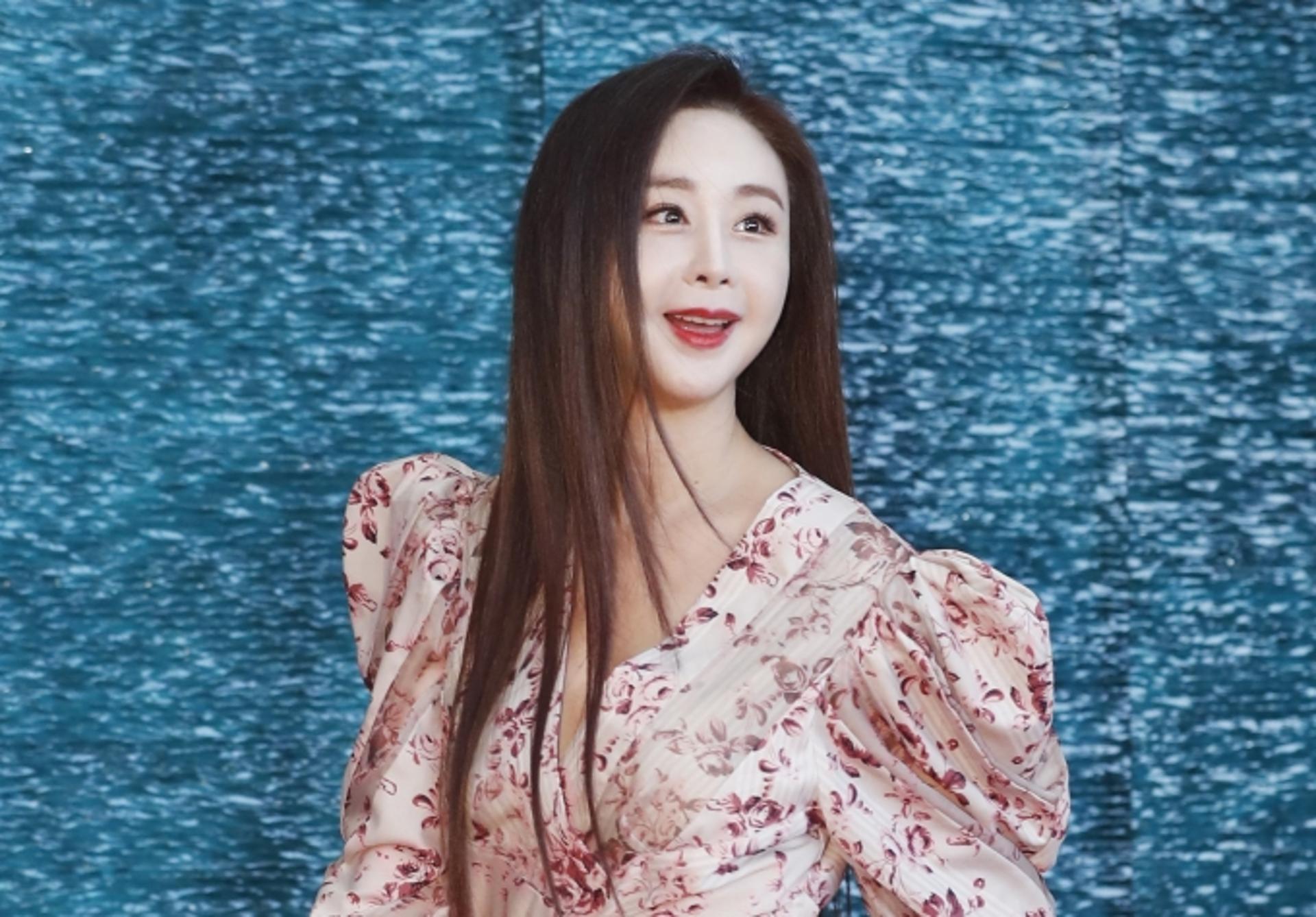 함소원, 이번엔 라방 중 손가락 욕설?… "왜 이러나"