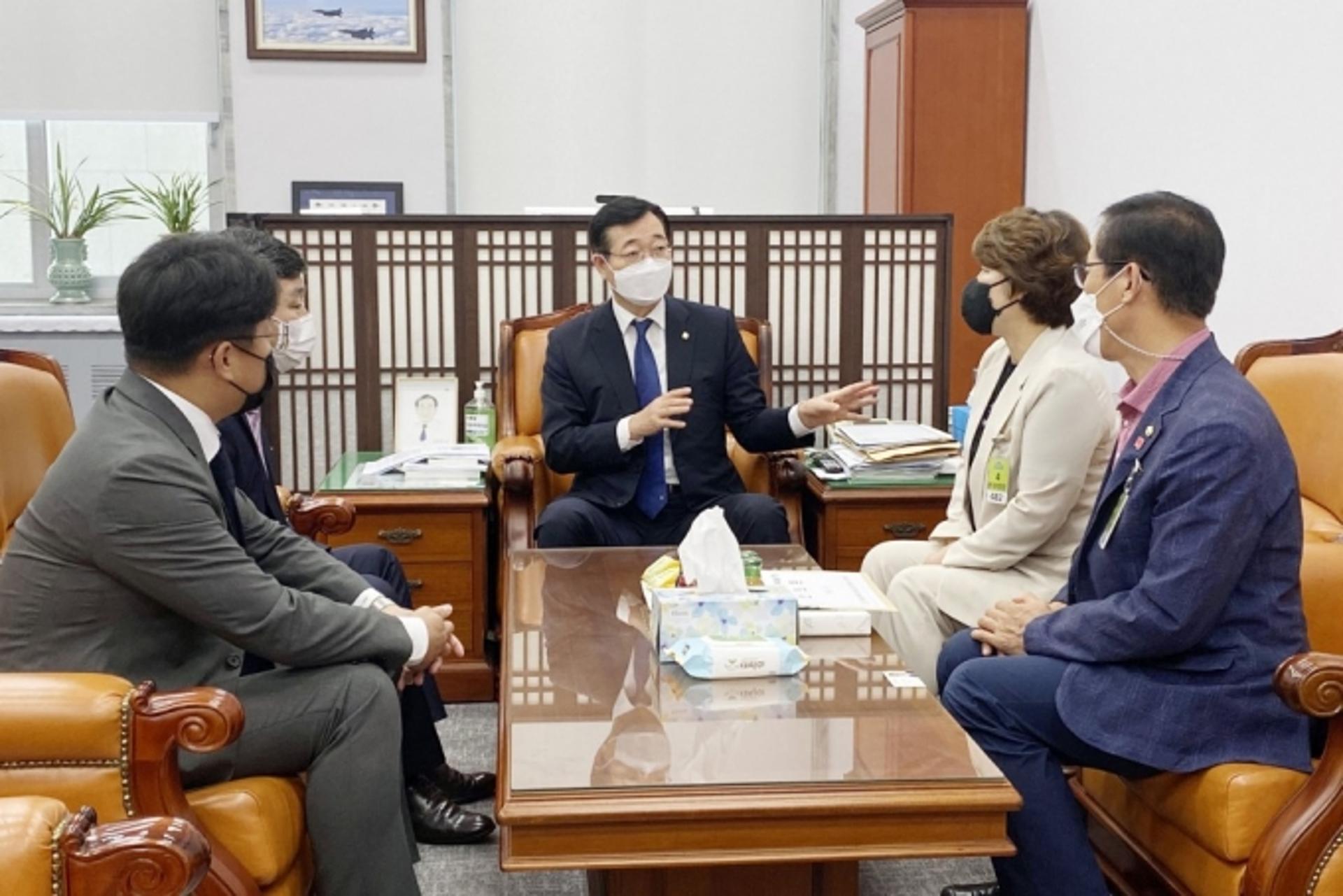 군지련, '소음대책지역 등고선기준 확대' 국회 국방위에 건의