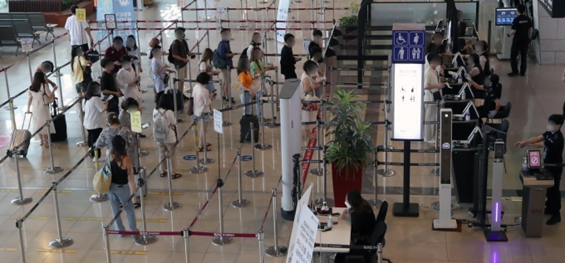 여름 성수기에도 국내 공항 이용객 감소… ‘거리두기 4단계’ 여파
