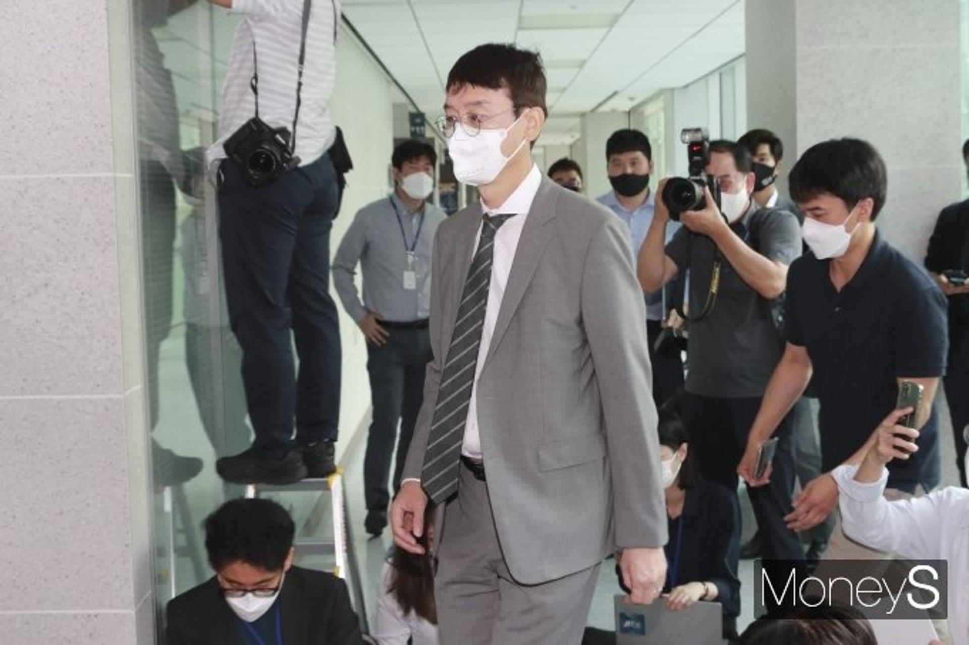 국민의힘 "명백한 불법"… 공수처, 김웅 의원실 압수수색 일시 중단
