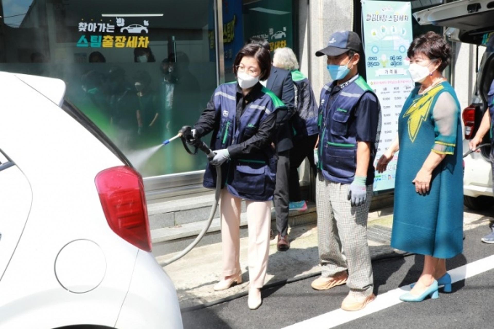 안성맞춤시니어클럽, 시장형 노인일자리 '깔끔대장 스팀세차' 개업