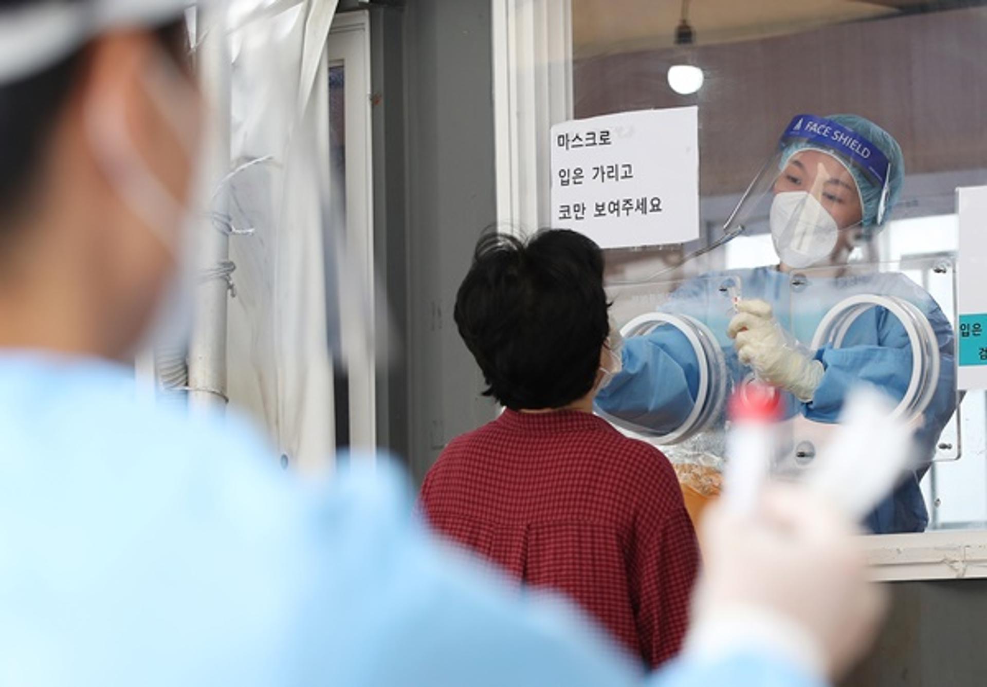 코로나 확진자 또 3000명대?… 연일 '요일 최다' 기록