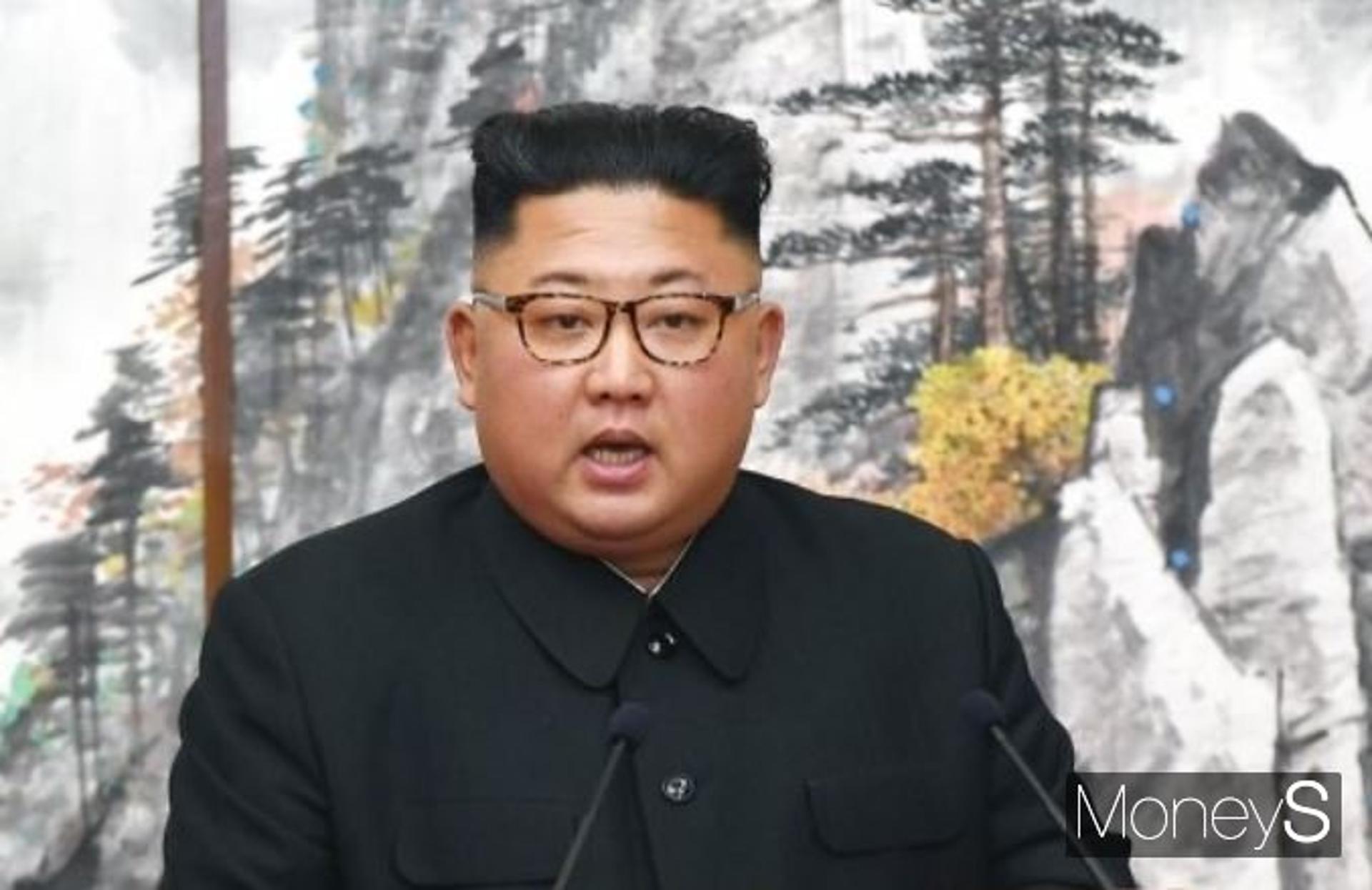 북한 "극초음속미사일 화성-8형 첫 시험 발사"… 김정은 참관 안해