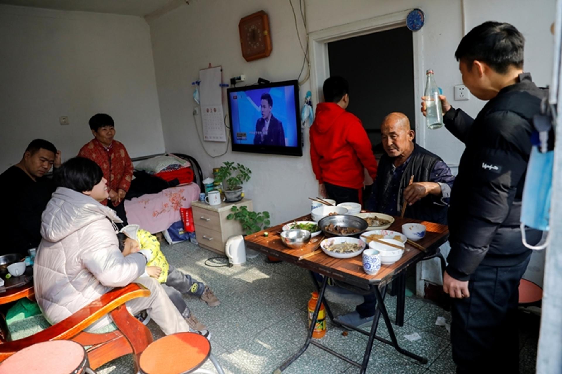 "중국 인구, 45년 뒤 절반으로 '뚝'"