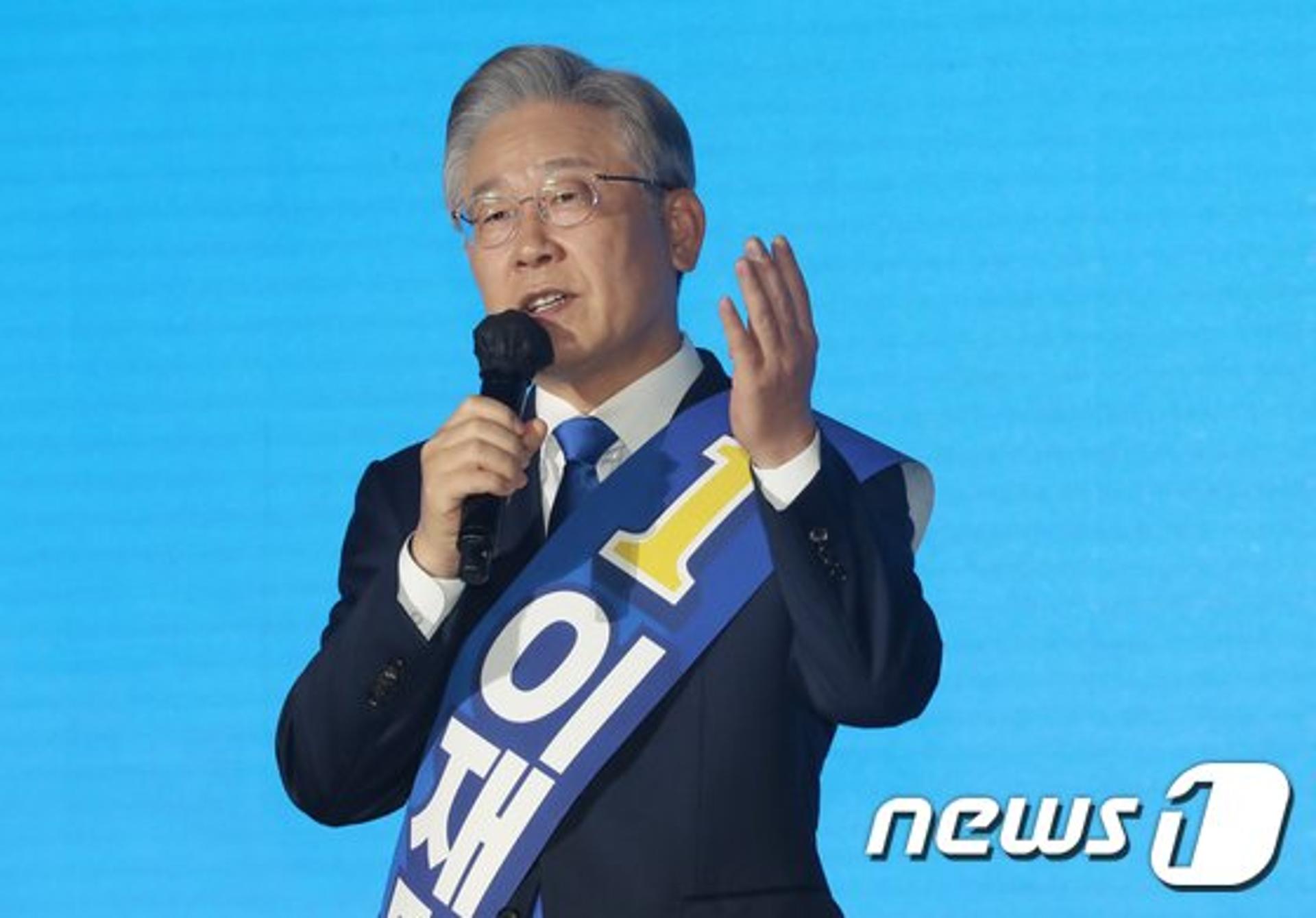 이재명 경기도 공약 발표 "한반도 평화경제 중심, 첨단산업·반도체 허브 만들겠다"