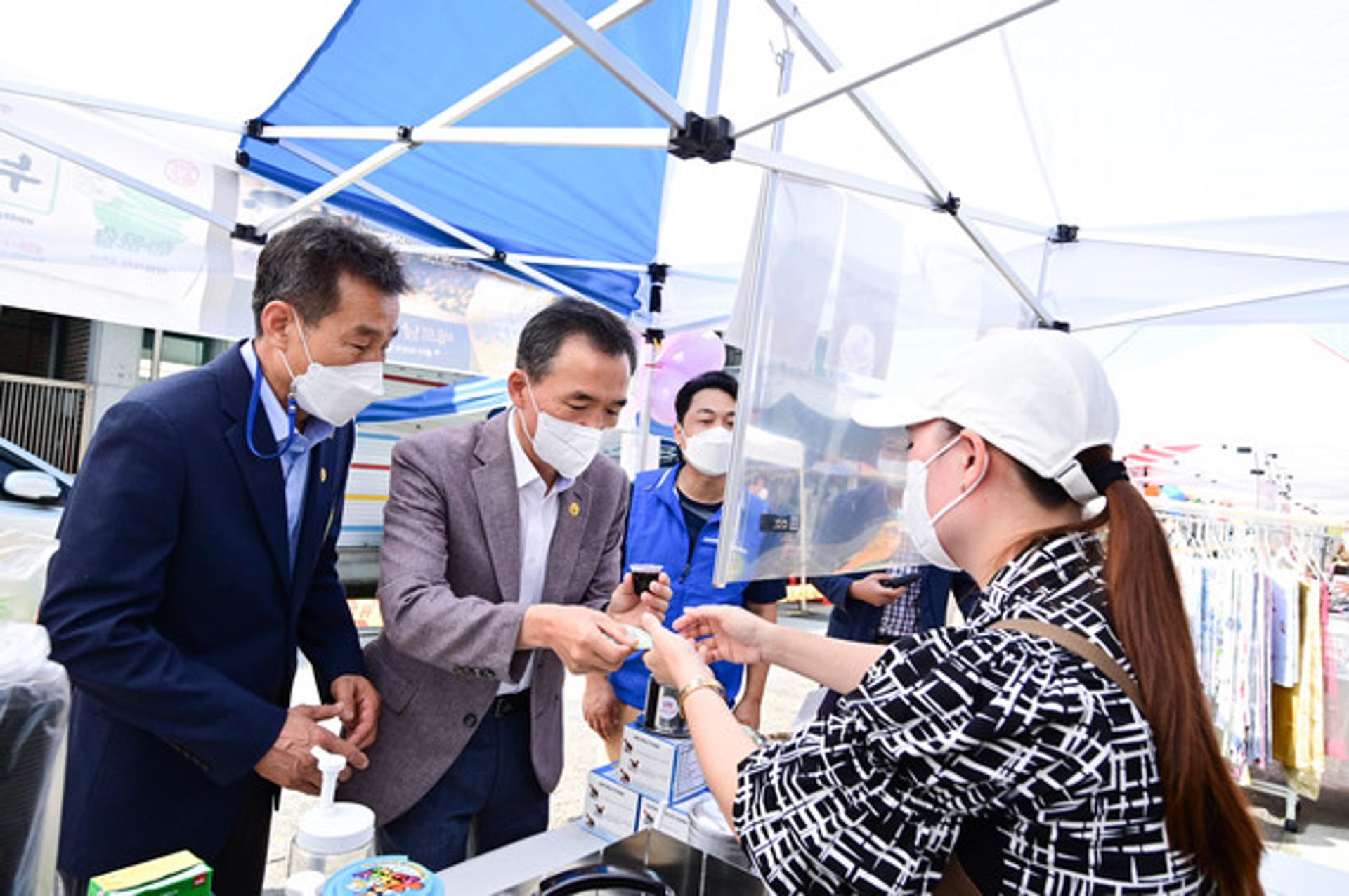 "지역 상권에 활기를"…여주시 세종시장 아티스트 플리마켓 큰 호응