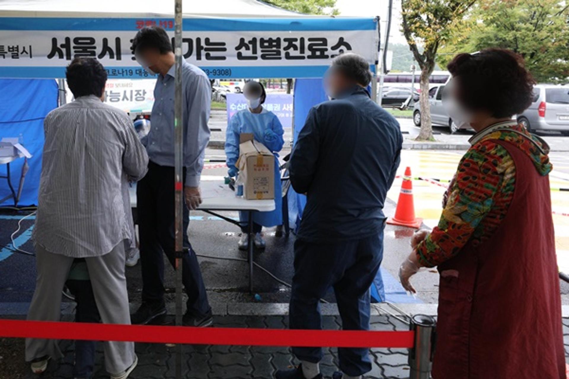 신규 확진자 2400명대 예상… 해외 접종완료자도 증명서 발급