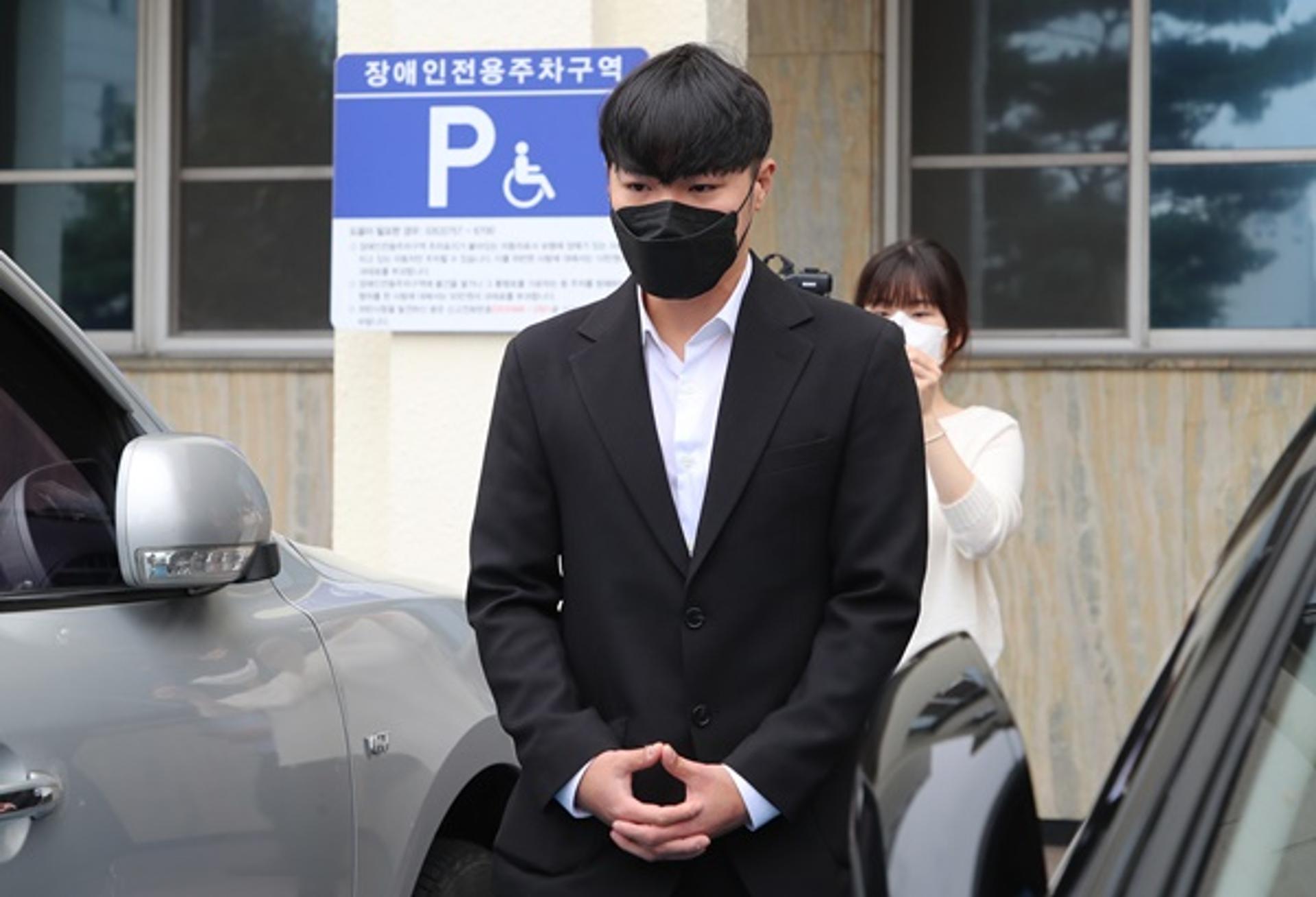 '프로포폴 투약 혐의' 휘성, 항소심도 집행유예