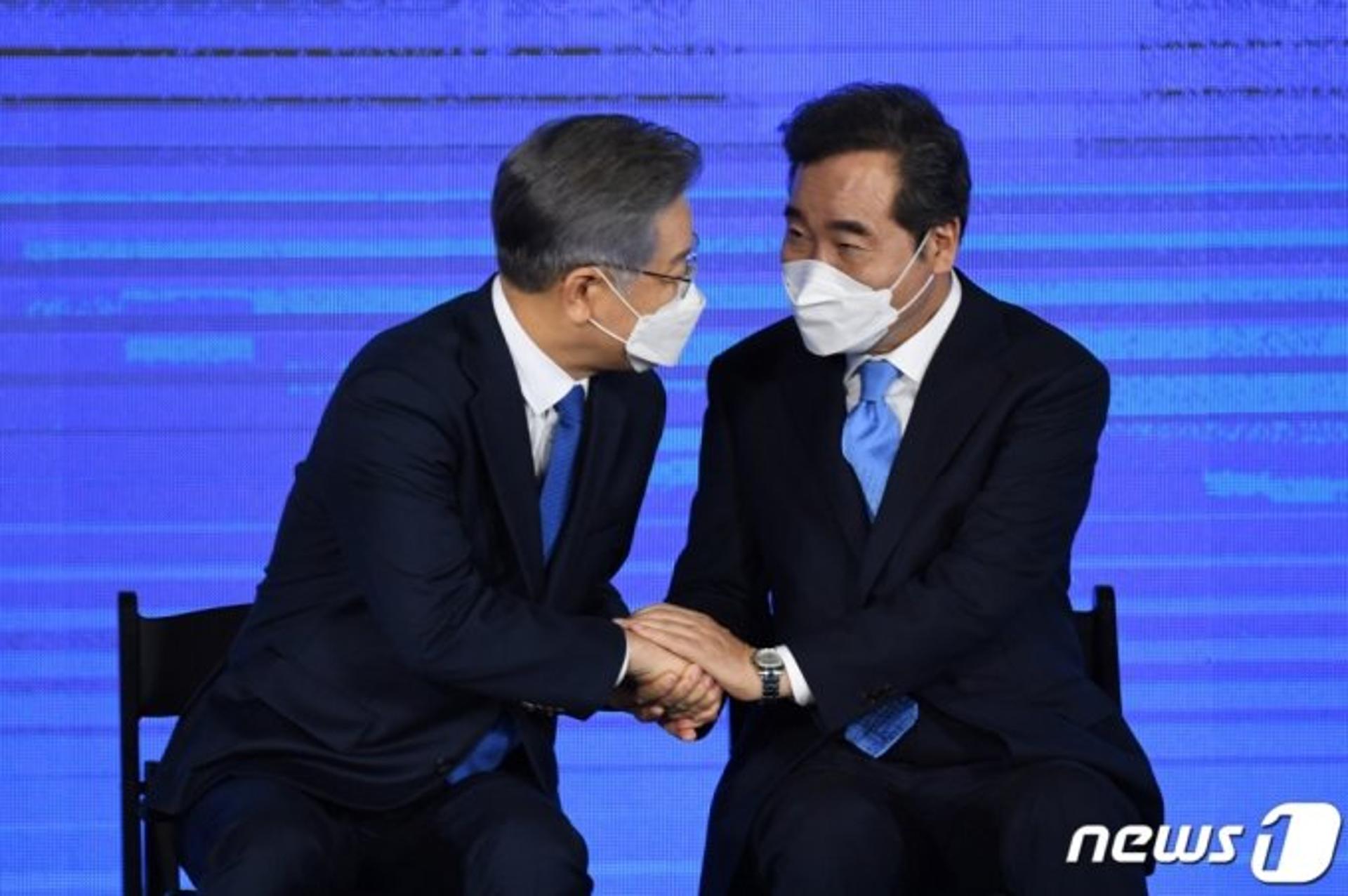 이재명, '경선 승복' 이낙연에 "대의 위한 결단에 감사…손 꼭 잡고 함께 가겠다"