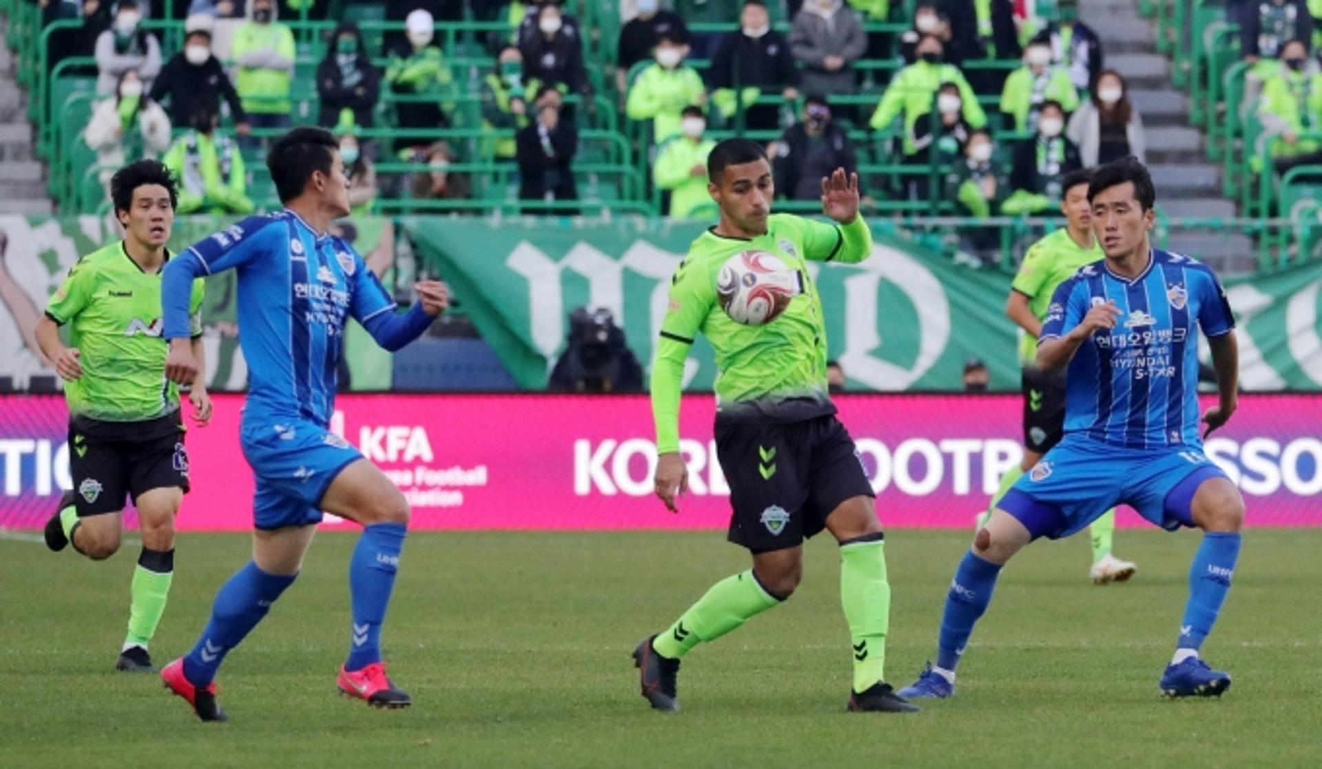 울산이 이길까, 전북이 웃을까… ACL 8강 외나무다리 격돌