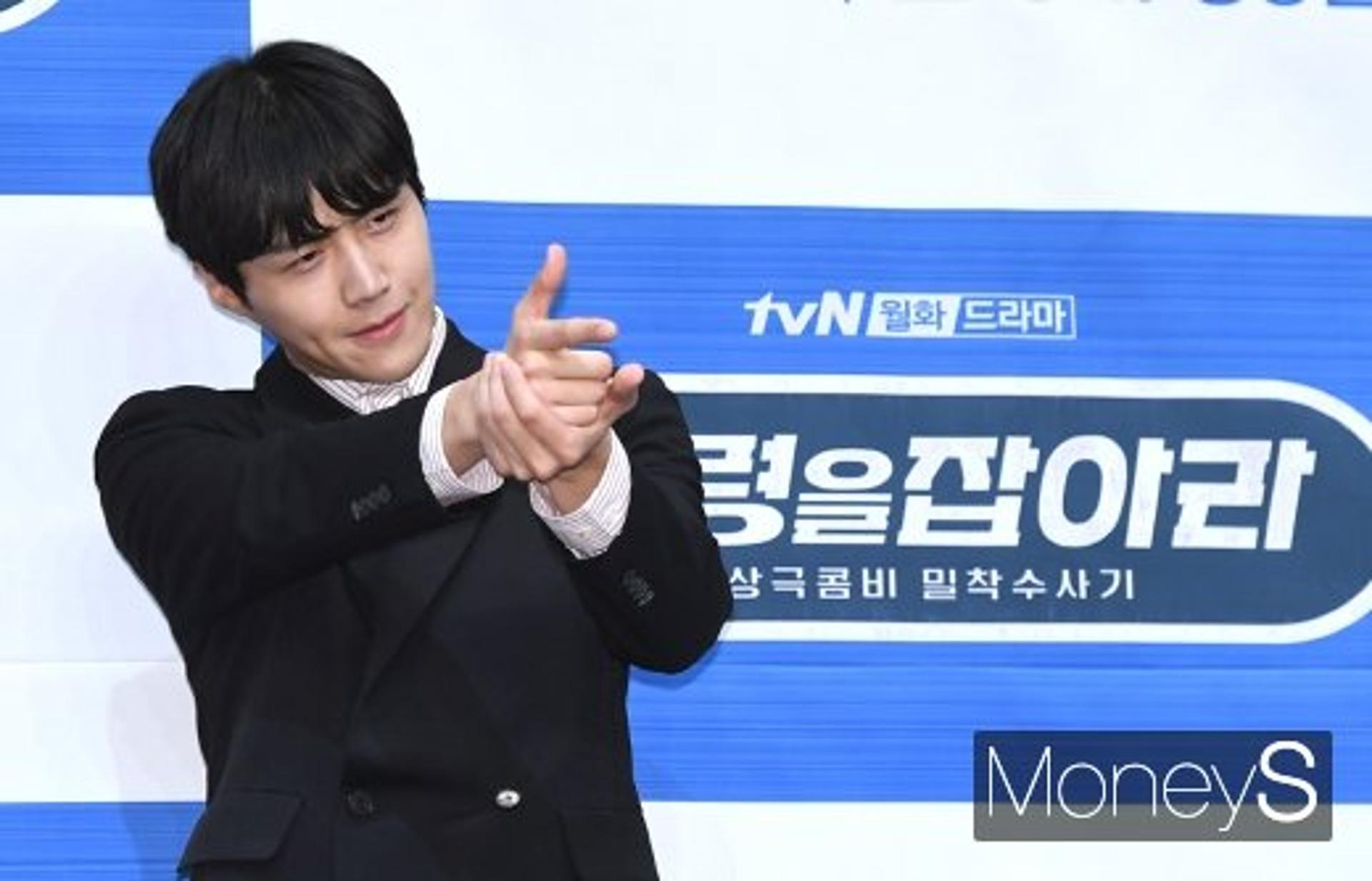 [전문] 드디어 입 연 김선호 "익명글 파악중… 기다려달라"