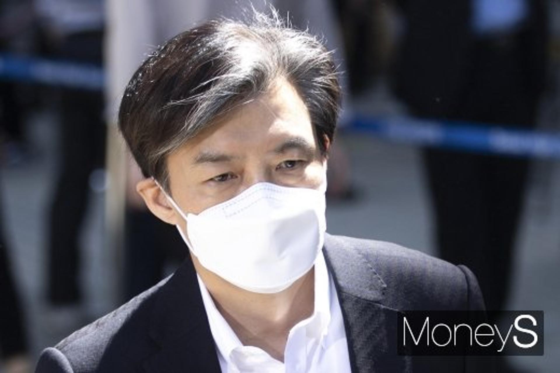 '조국 명예훼손 혐의' 언론사 기자, 국민참여재판서 무죄