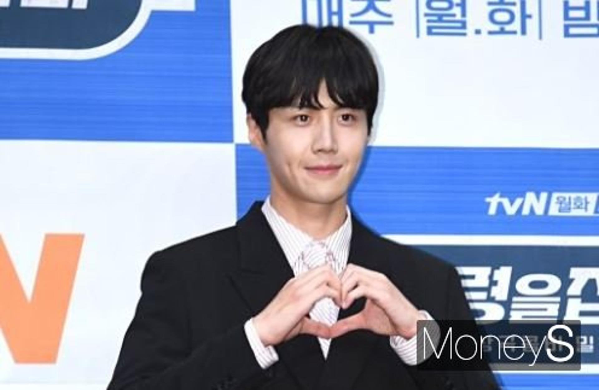 "욕하면 주먹질? 말도 안돼"… 김선호 인성논란 반박글 등장