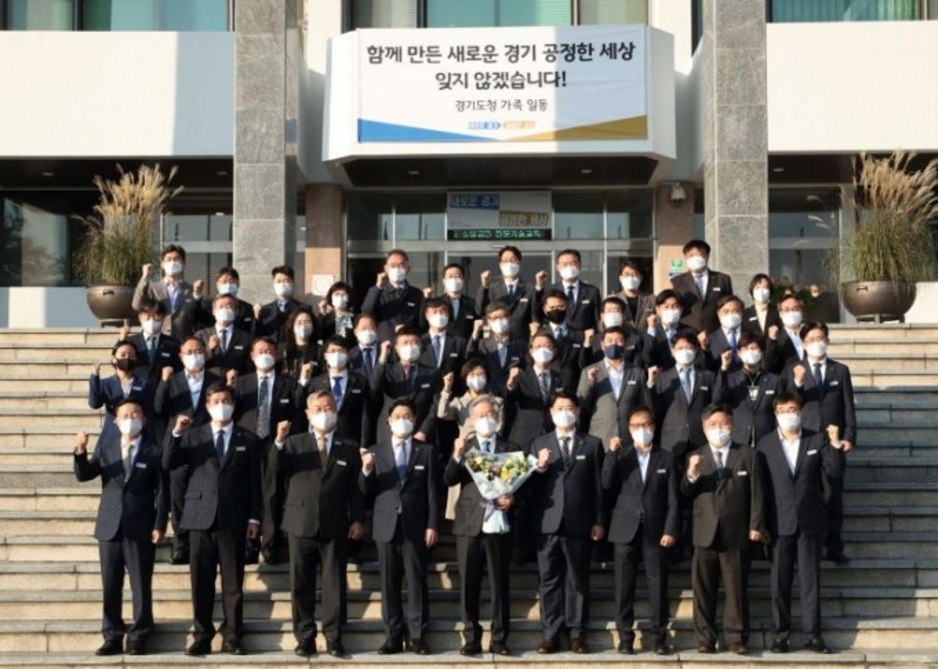 "경기도를 사랑합니다"…'2층거사' 이재명, 공직자들에게 보내는 '마지막 연애편지'