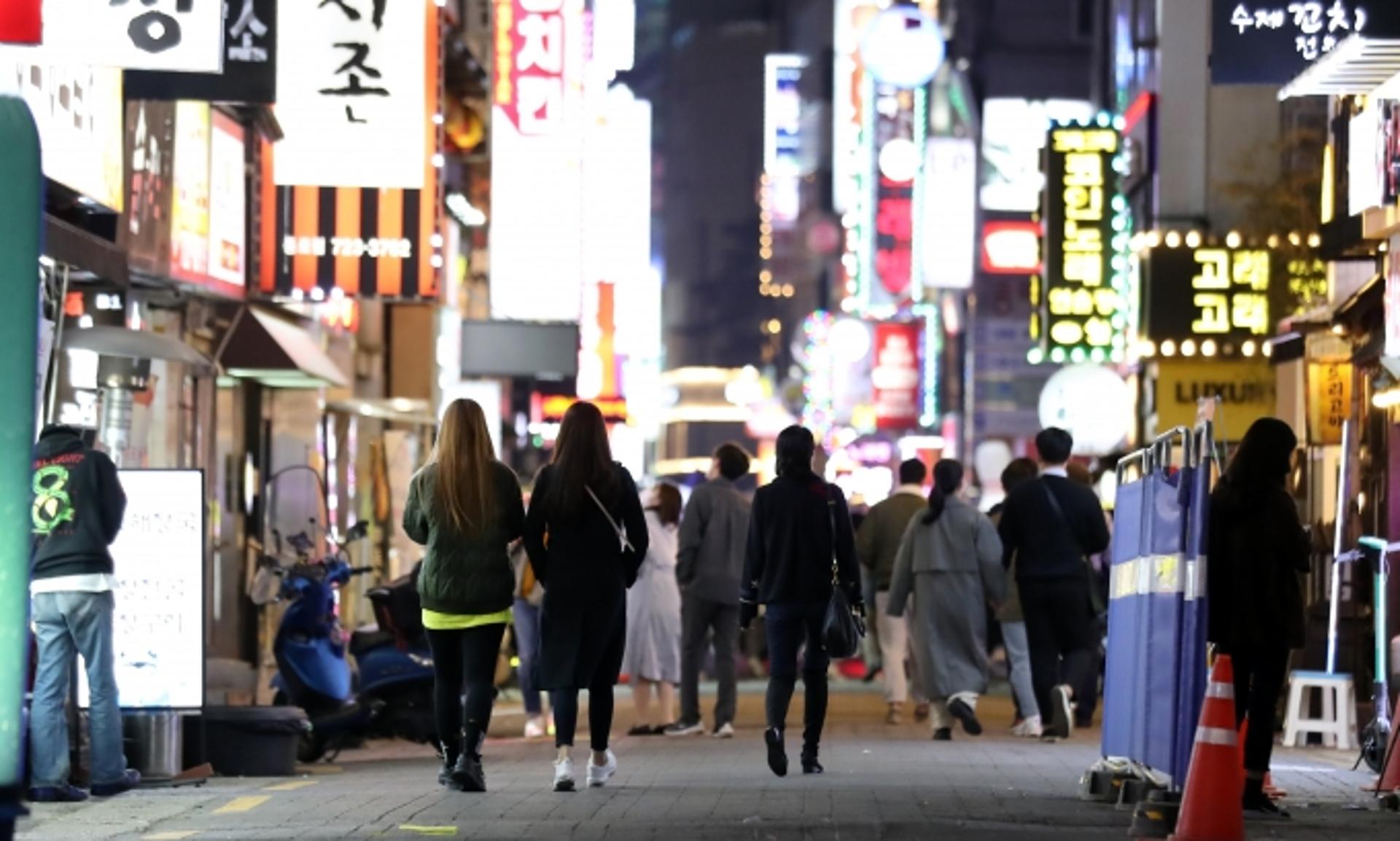 신규 확진자 1200명 전후 예상… 단계적 일상회복 '시동'