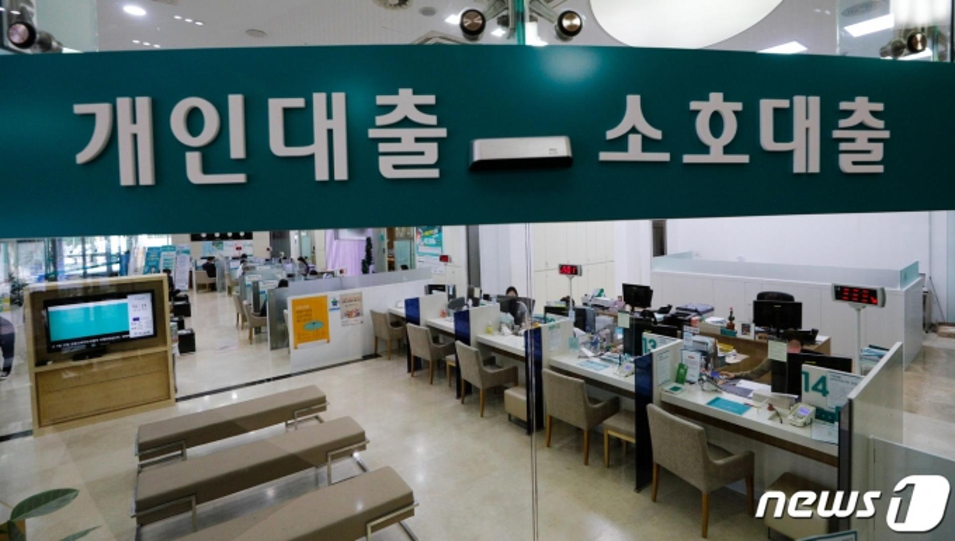 금융당국 “내년 가계부채 증가율 4~5%, 초과시 추가 규제”