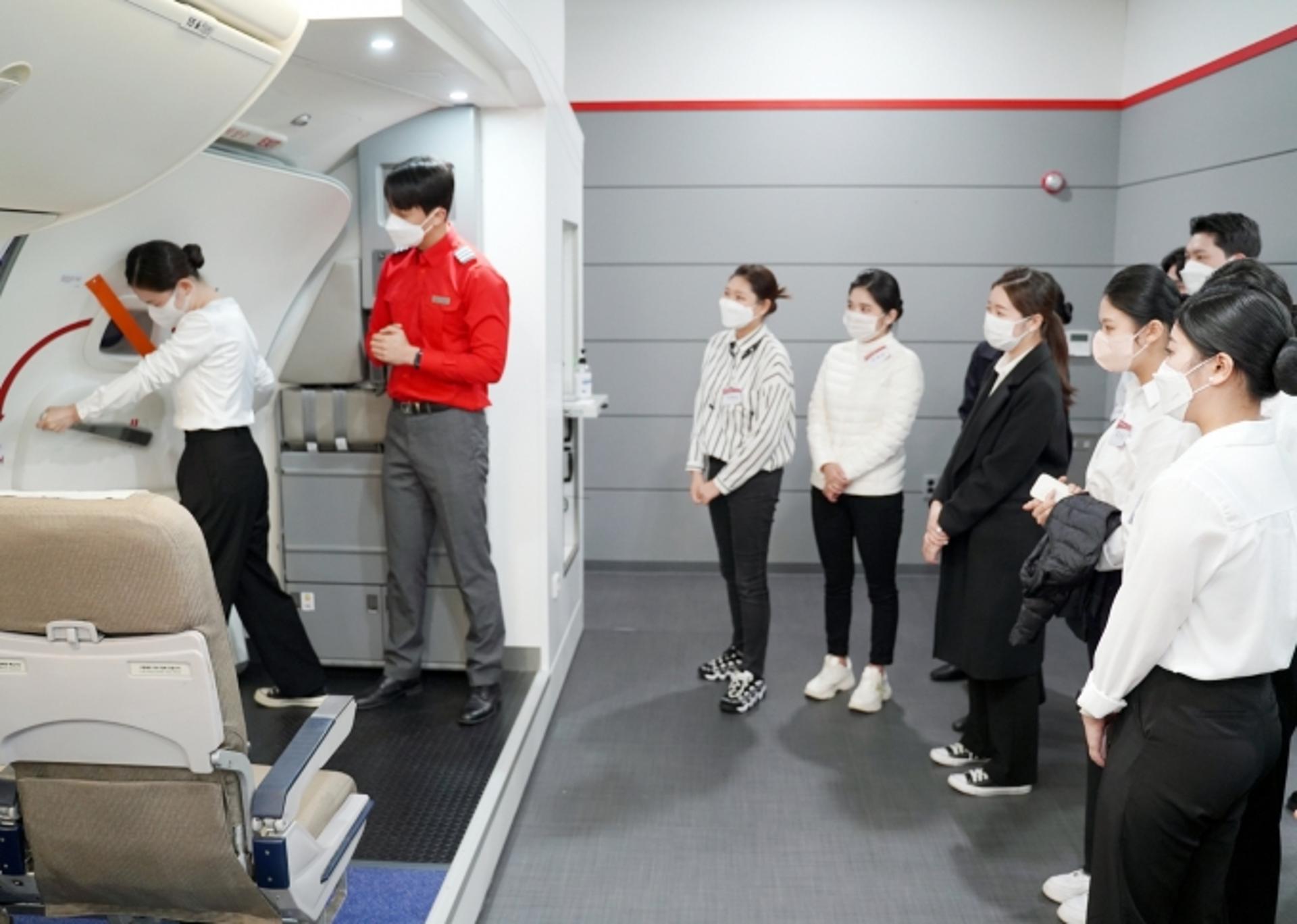 티웨이항공, ‘내륙노선 활성화’ 캠페인… 대학생에 ‘항공진로 체험’ 교육