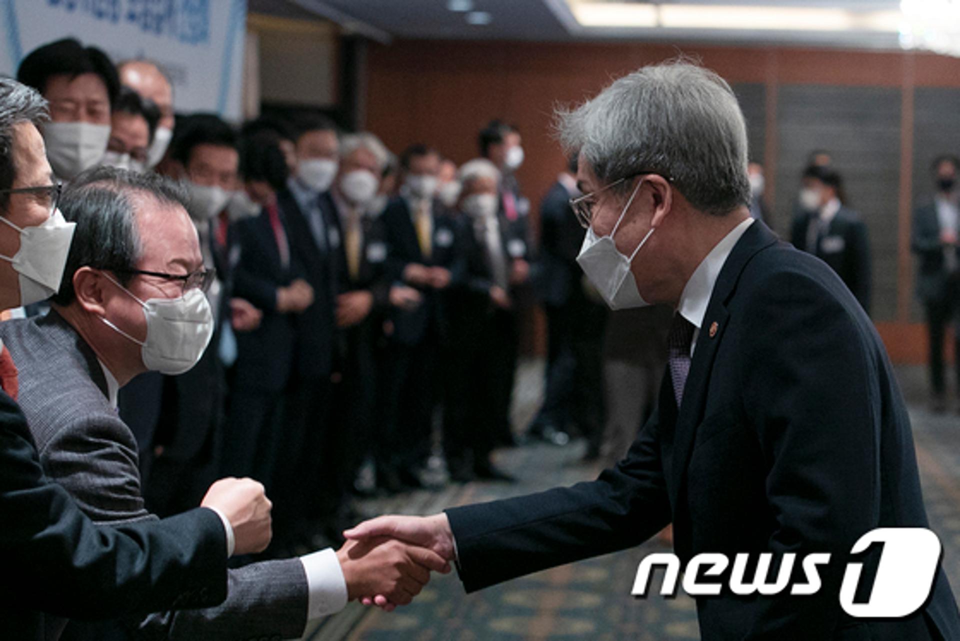 고승범 금융위원장 “보험사, 헬스케어 종합금융플랫폼 성장 지원”