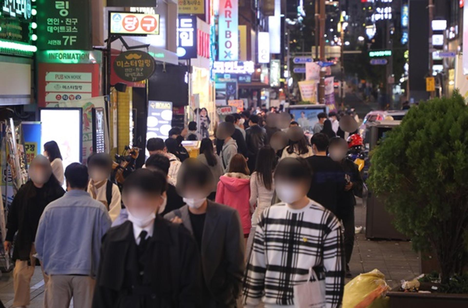 '위드 코로나' 이제 시작인데… 신규 확진자 2500명대 전후 예상