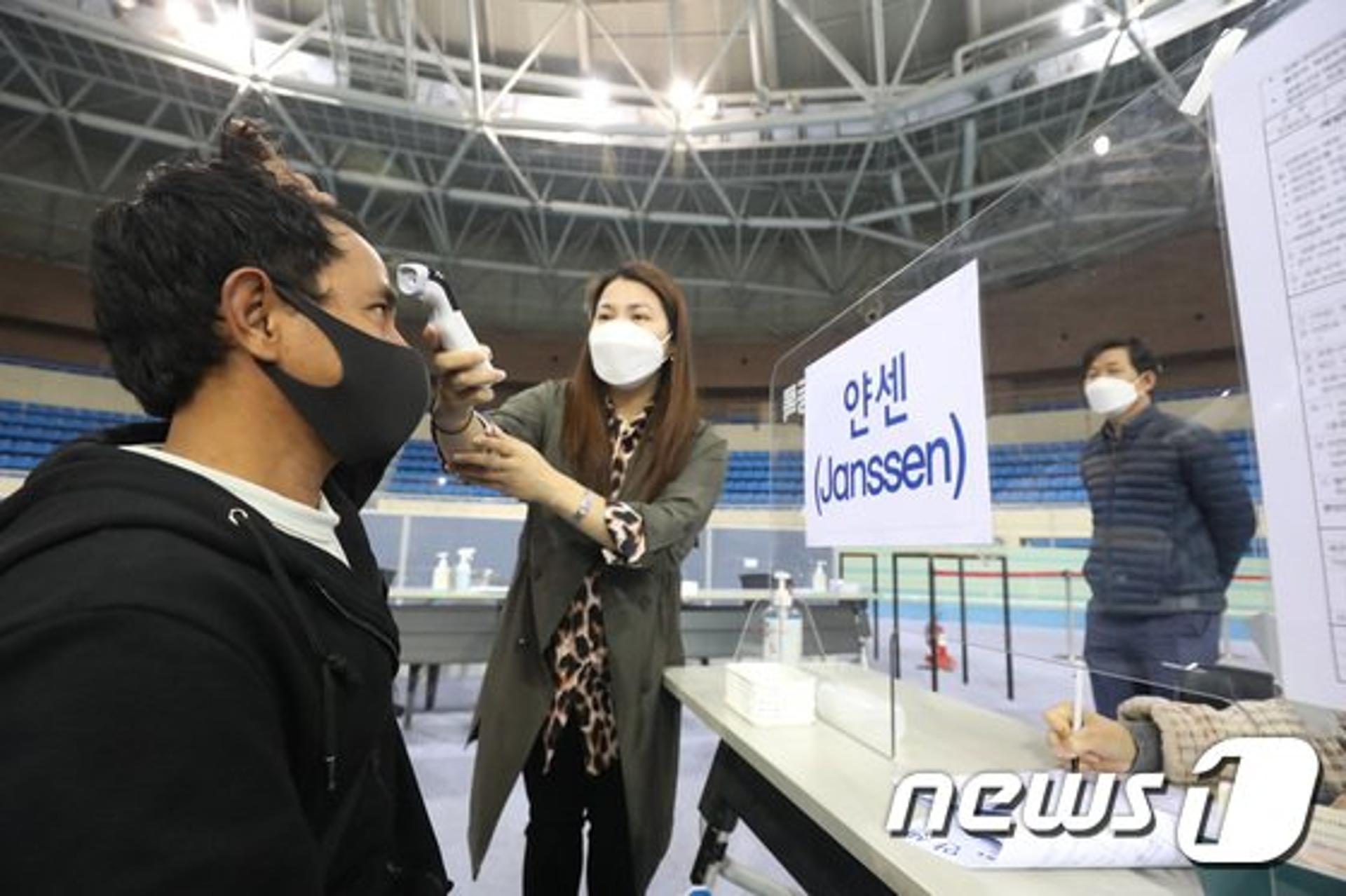 화성시, 미등록외국인 추가접종 안내…15일부터 외국인전용센터 운영
