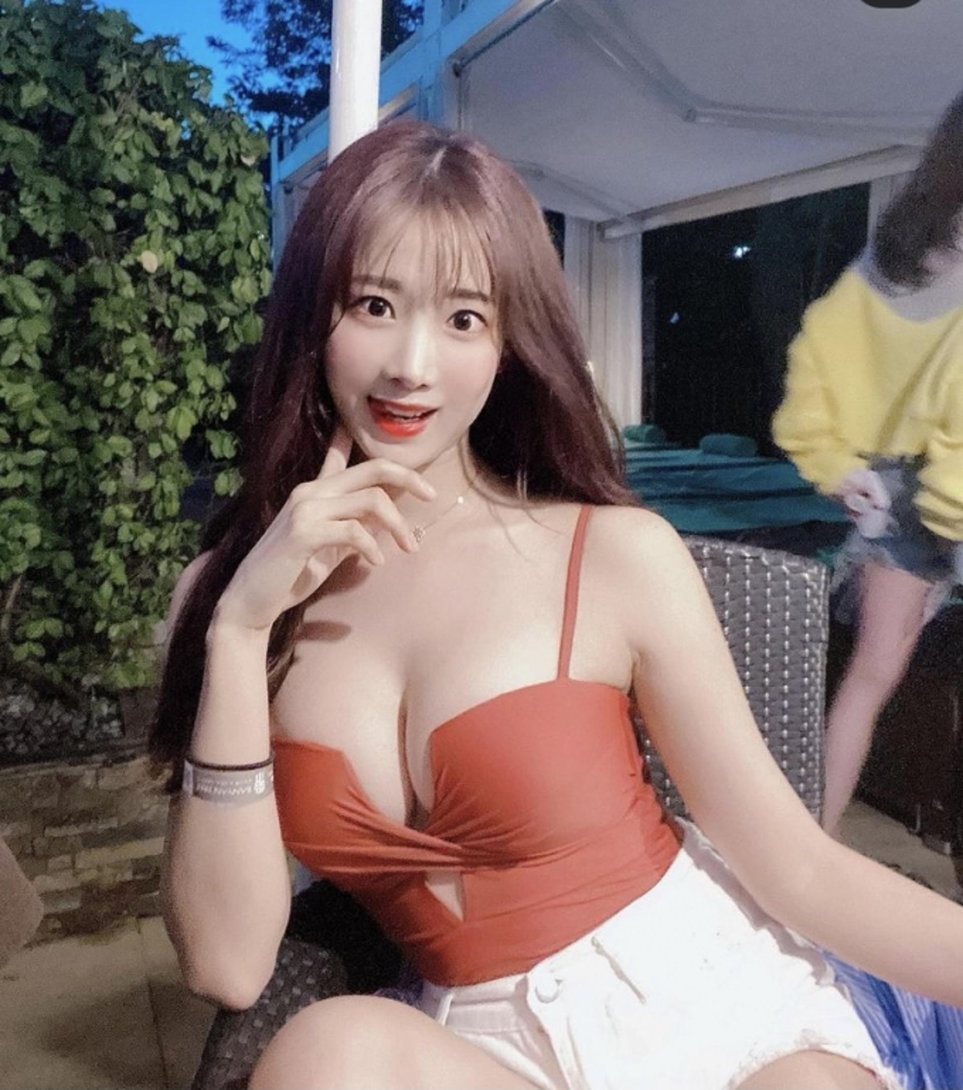 "안 잠기는 것 같은데"… KIA 치어리더, 치명적인걸?