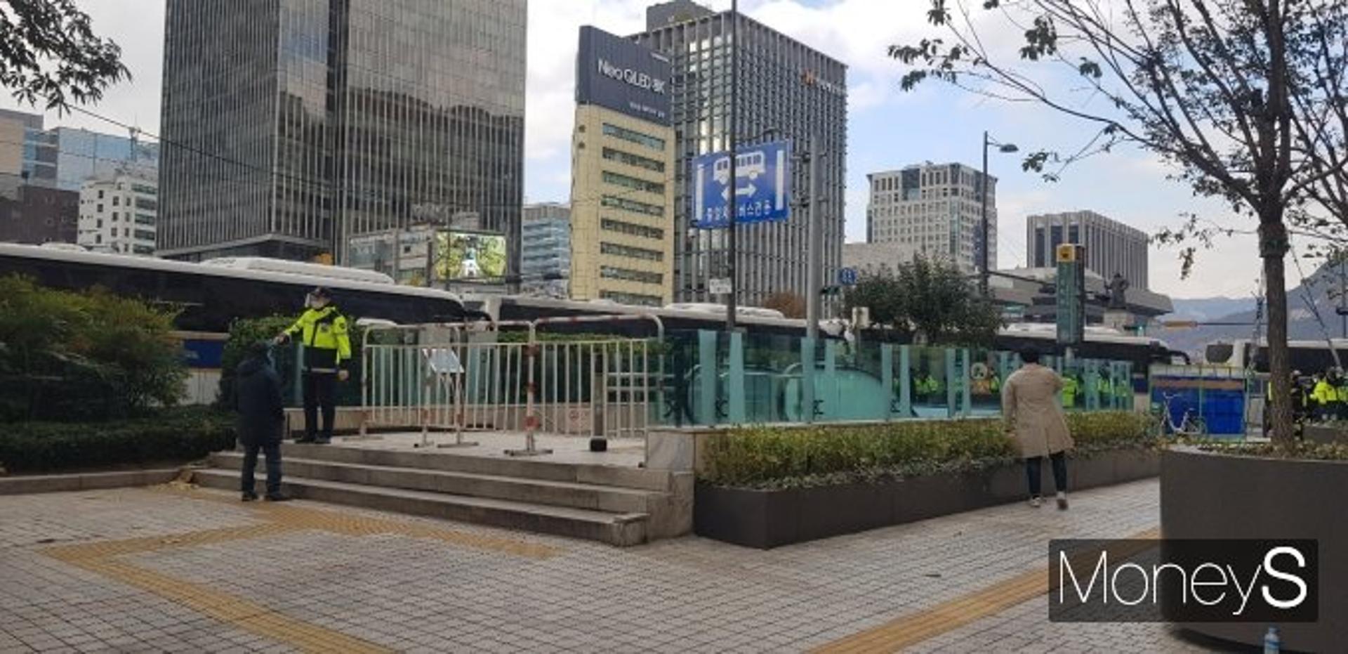 민주노총 집회…광화문·종각역 등 도심 지하철역 출입 통제