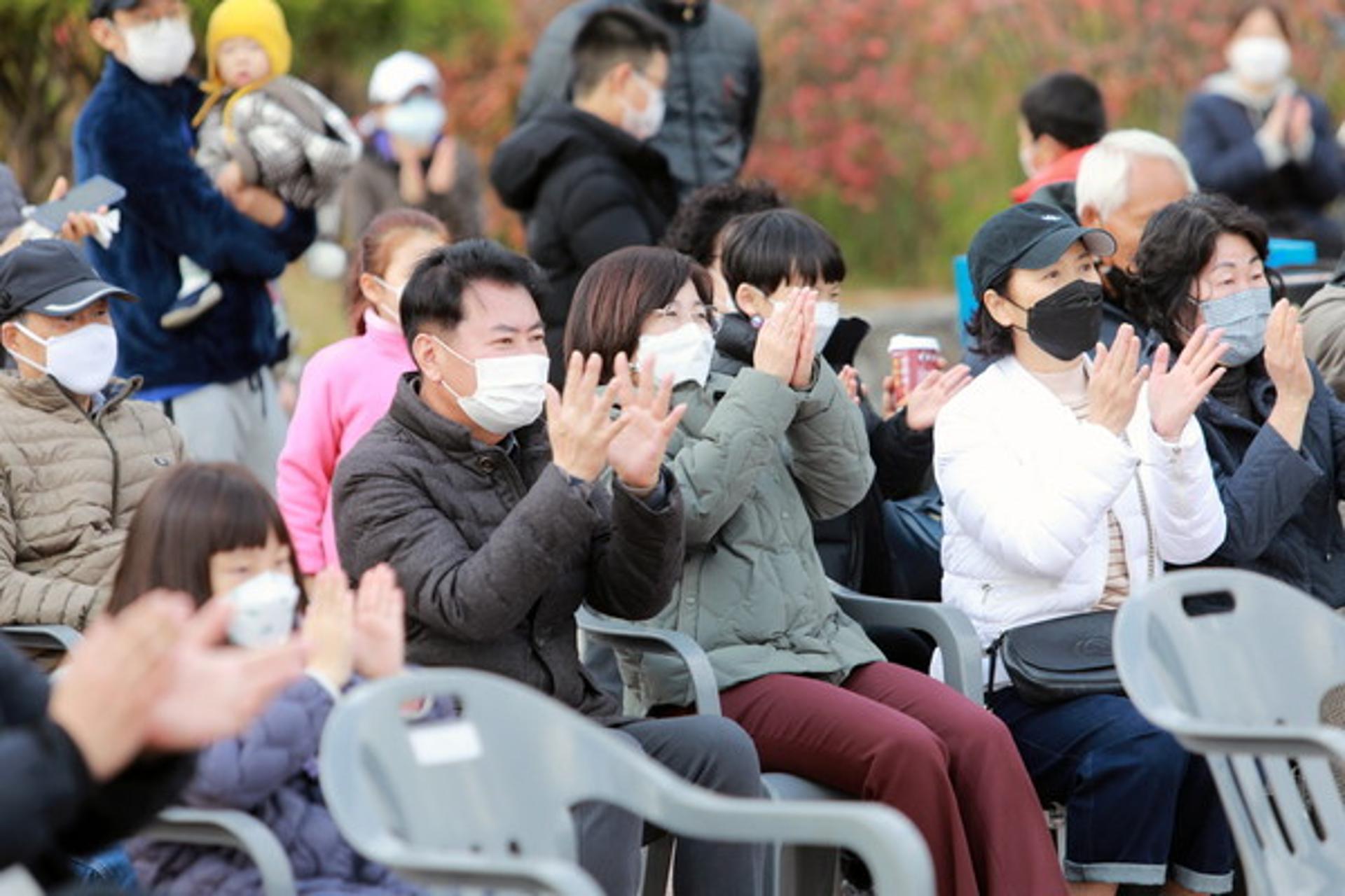 안성시, 지역 예술인들과 함께하는 '버스킹 희망 음악회' 열어
