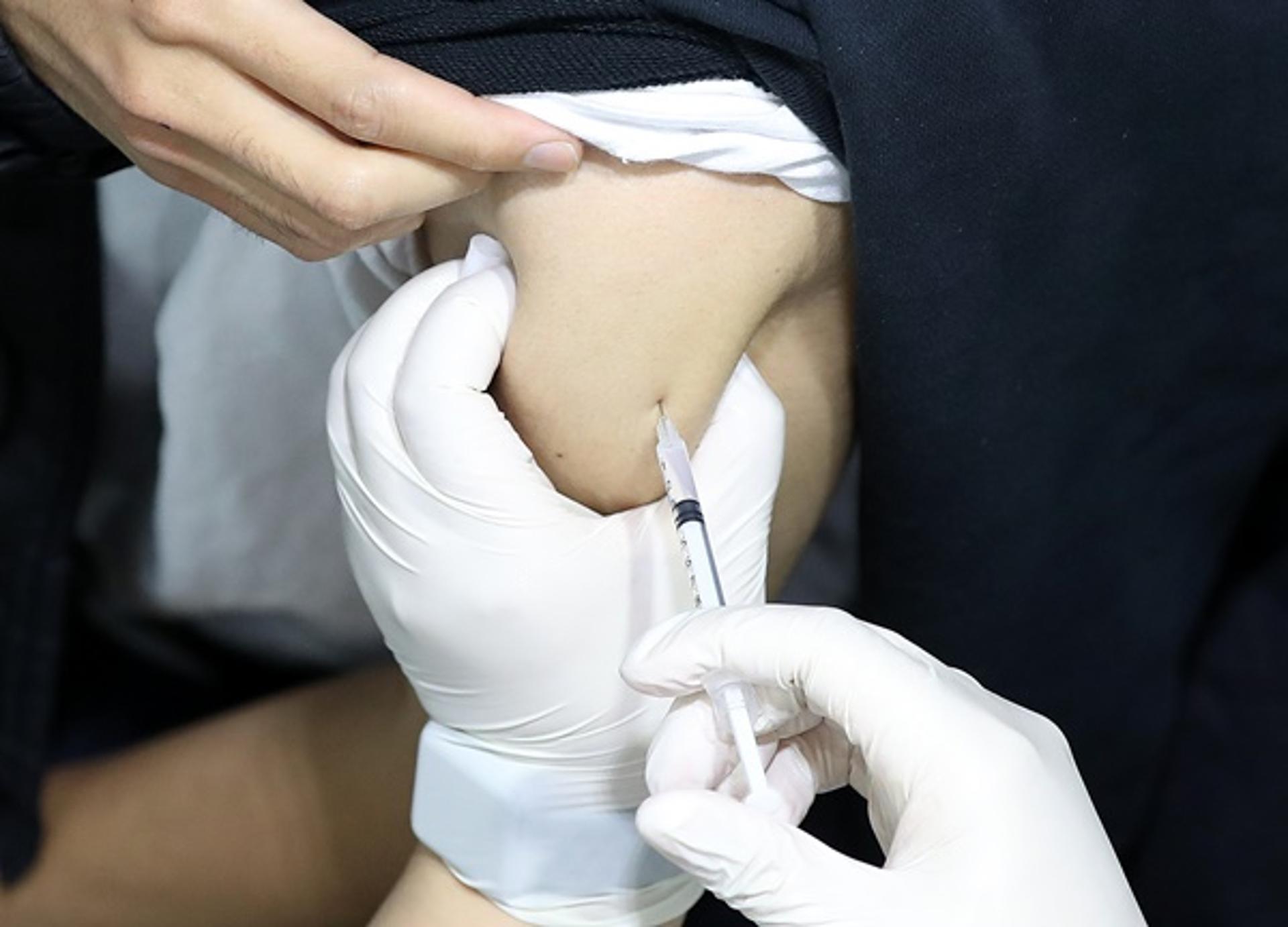 김부겸 "부스터샷 간격, 60세이상 4개월·50대 5개월로 단축"(상보)