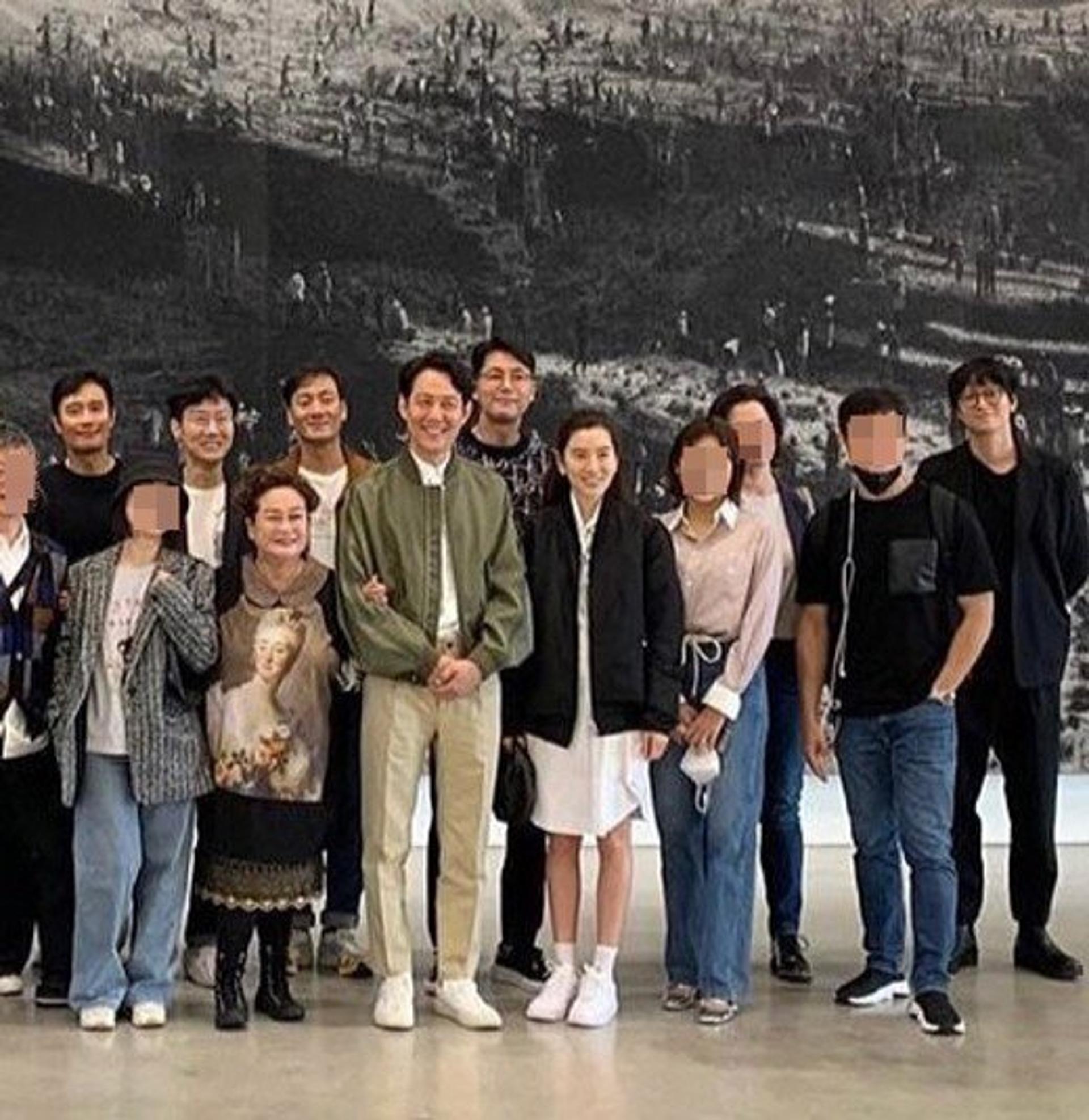 이정재♥임세령, 美 전시장서 포착… 환한 미소 짓고 '다정'