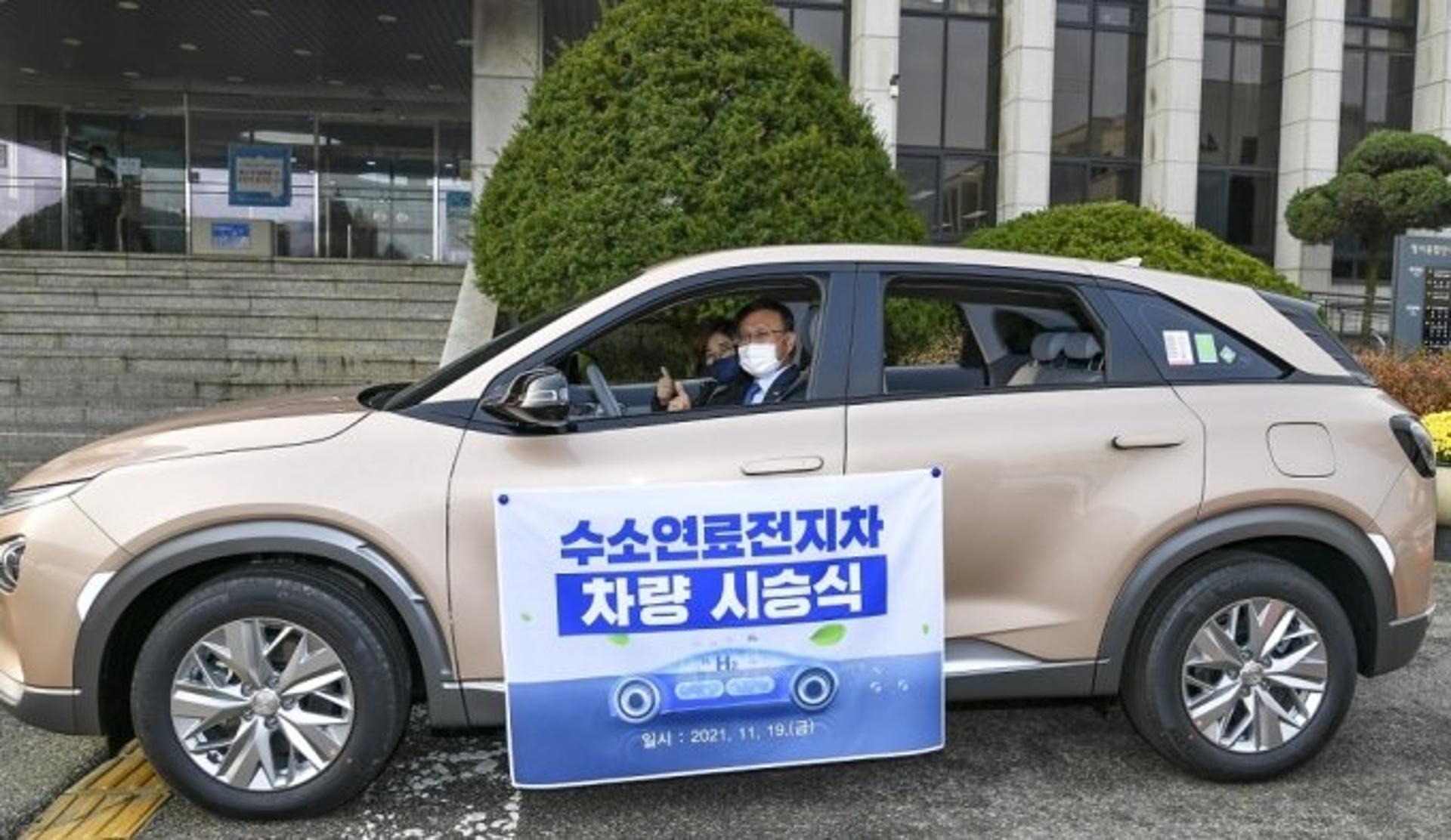 김포시 ‘1호 수소차’ 달린다…"관용차 친환경 구매 의무화"