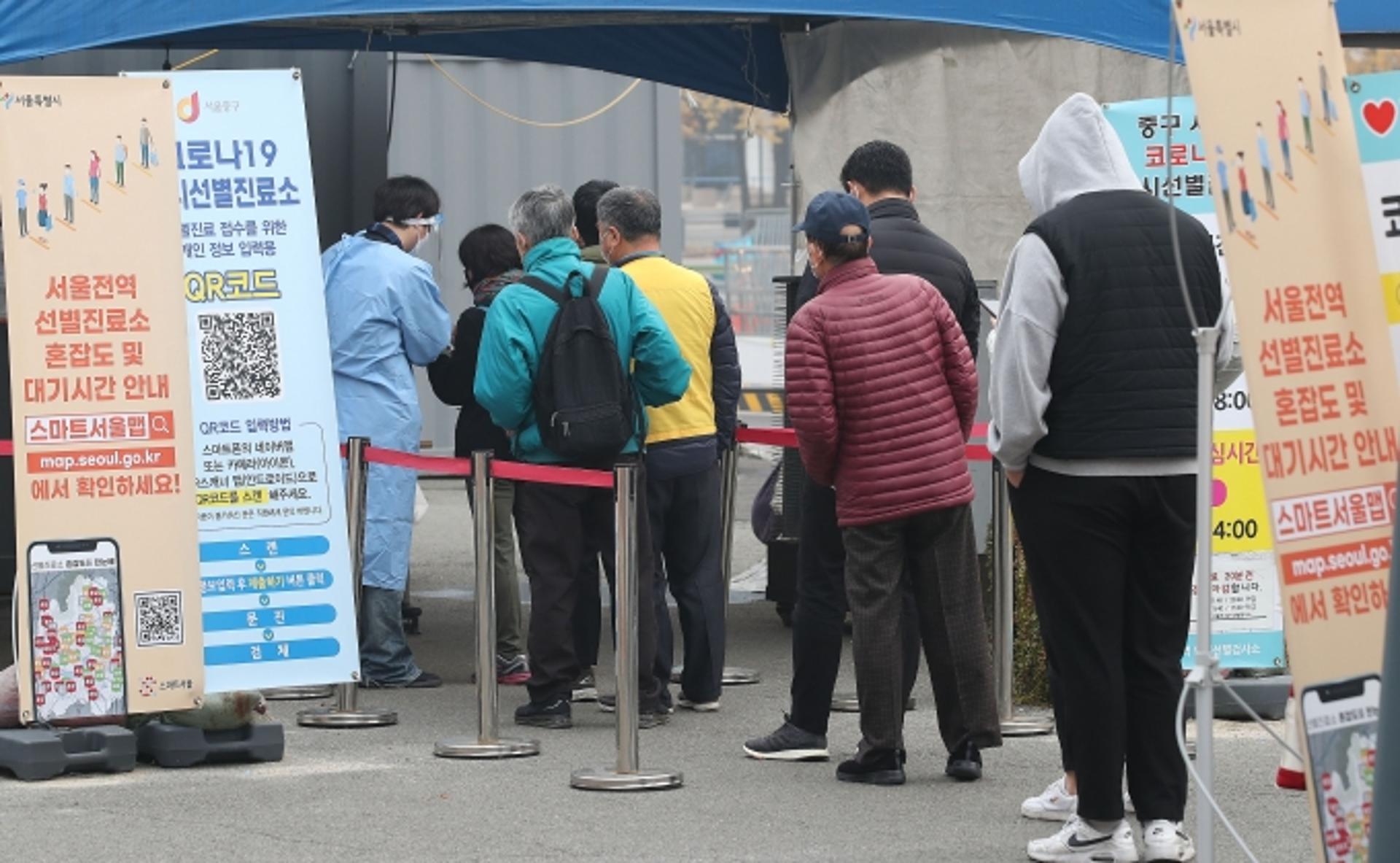 코로나 신규확진 나흘째 3000명대… '위드코로나' 비상(종합)