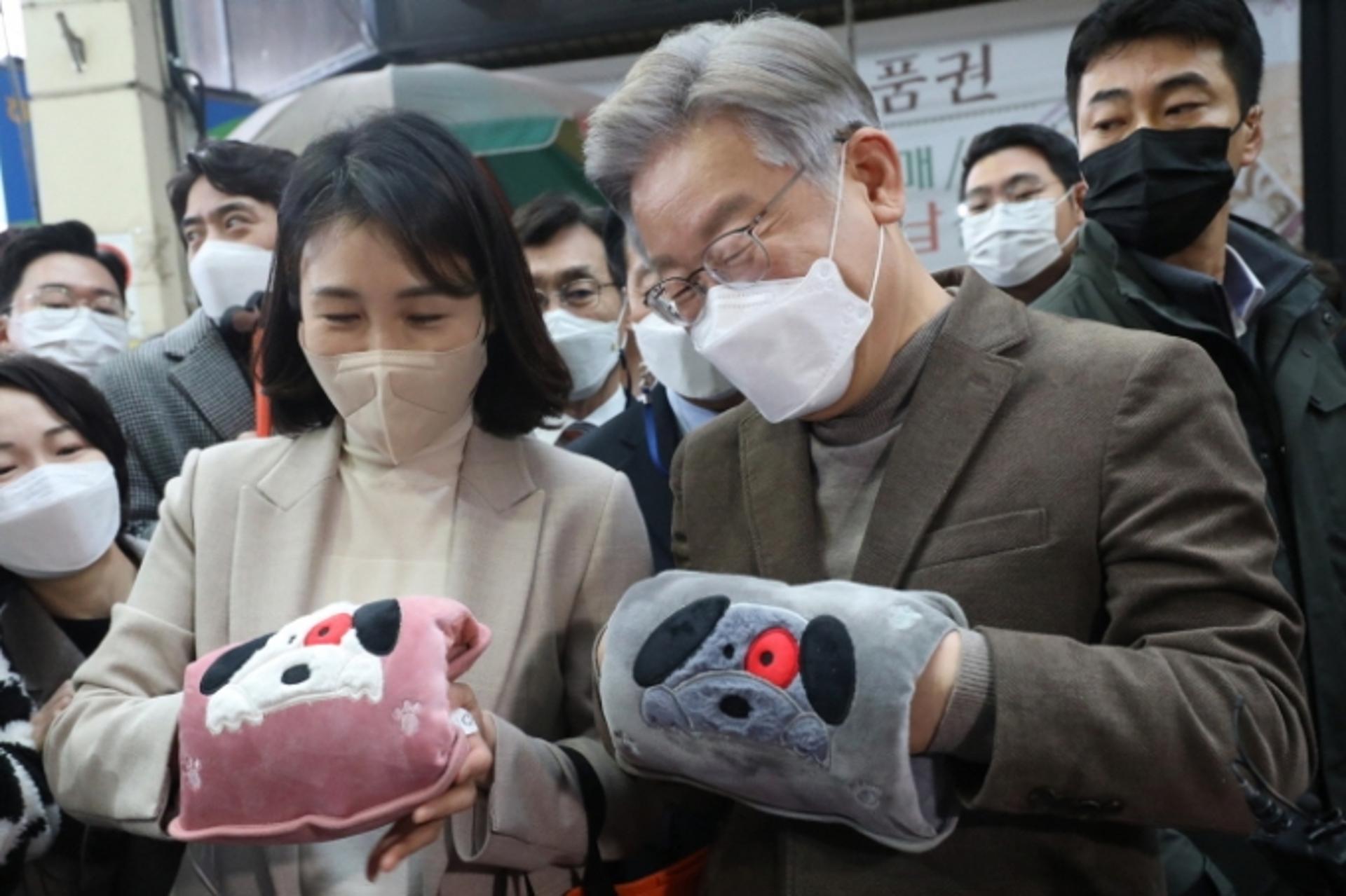 "엄마로서 부럽다" "큰아들 엄청 울었다"… '이재명 동행' 김혜경씨 보폭