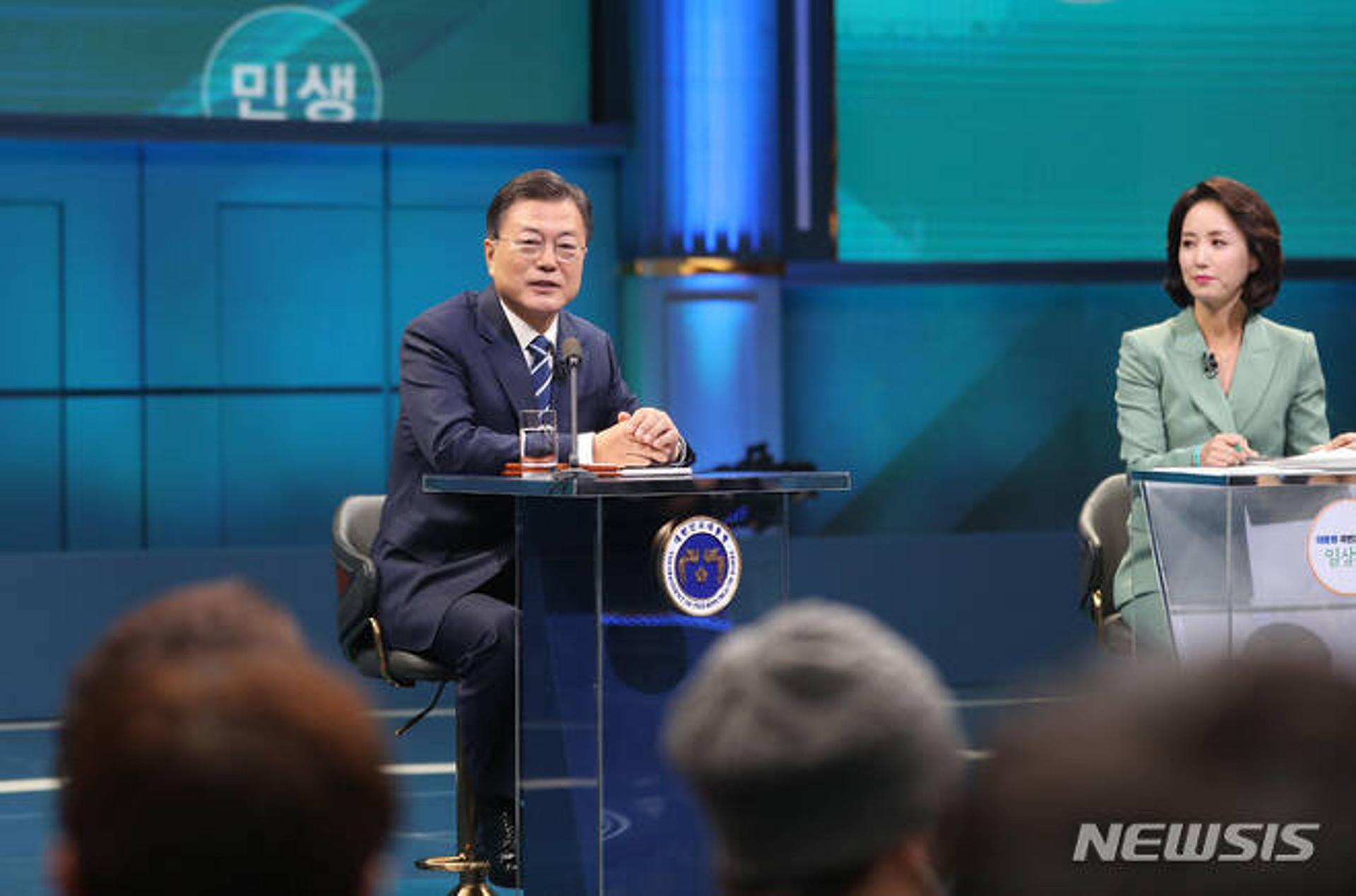 문 대통령 "문화예술 활성화·손실회복 위해서도 노력"