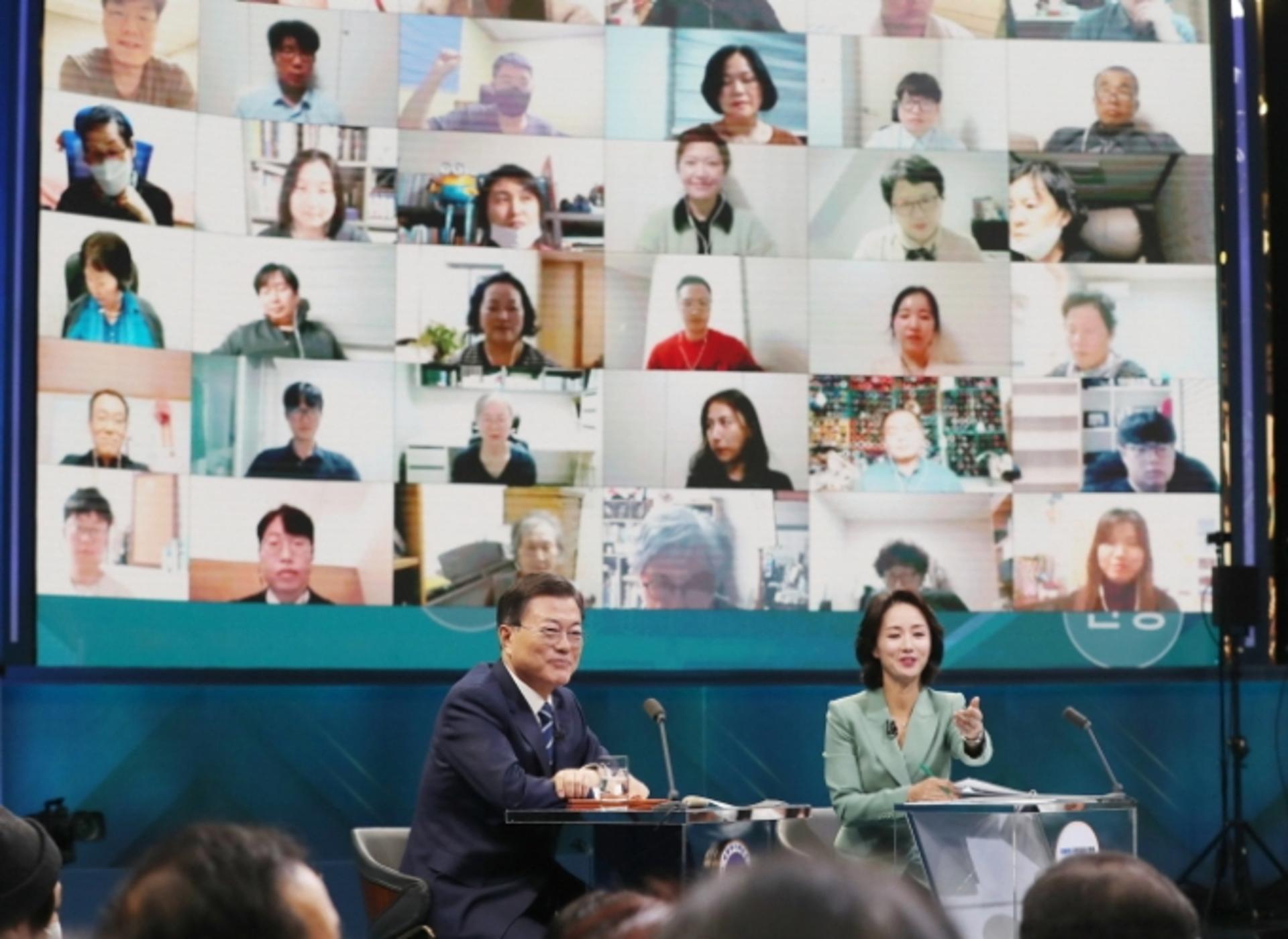 문재인 대통령 "'G10 평가' 한국, 자부심 가져달라… 부동산은 아쉬워"