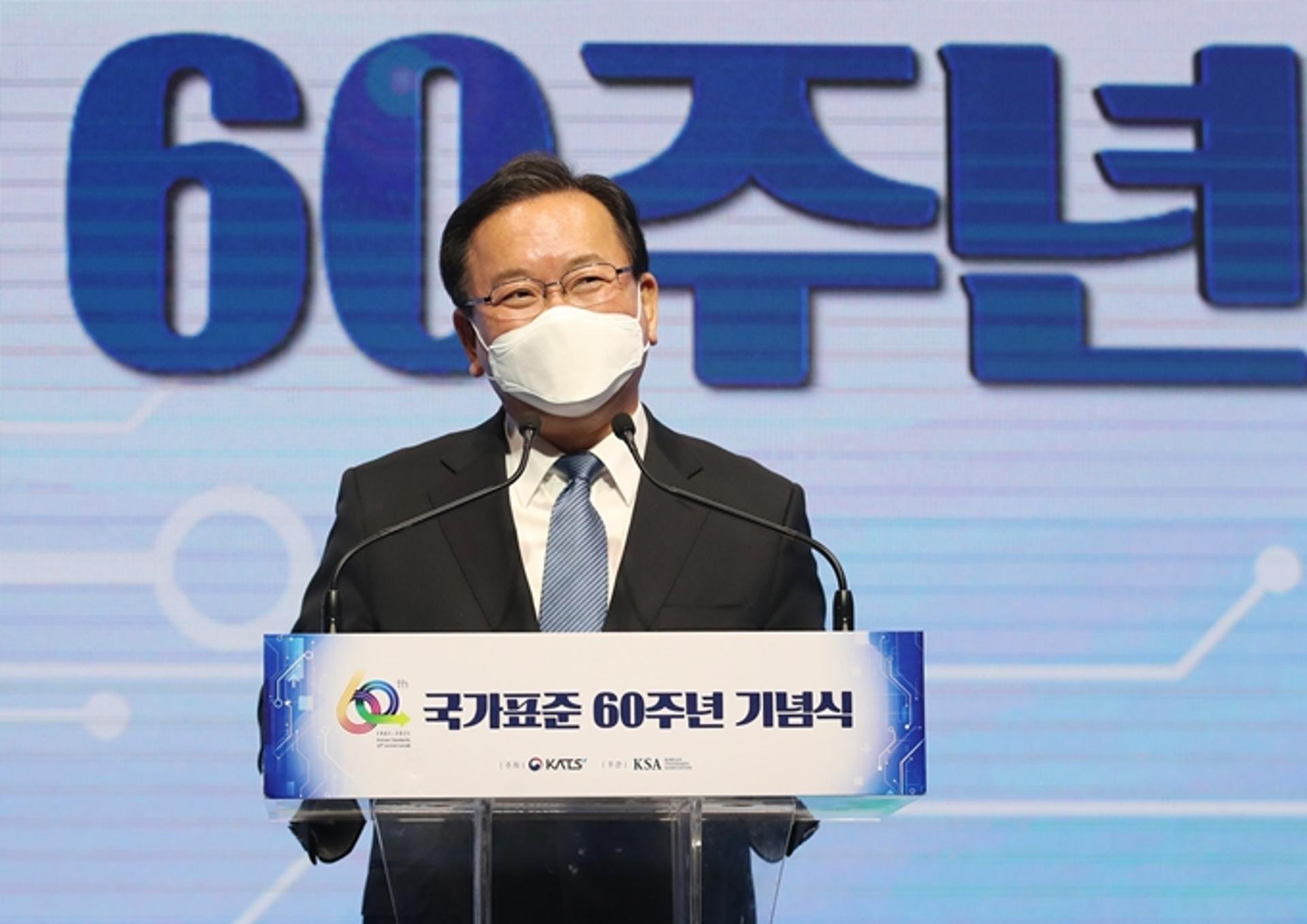 김부겸 "전두환 장례 형식, 국민이 생각하는 수준으로 처리될 것"