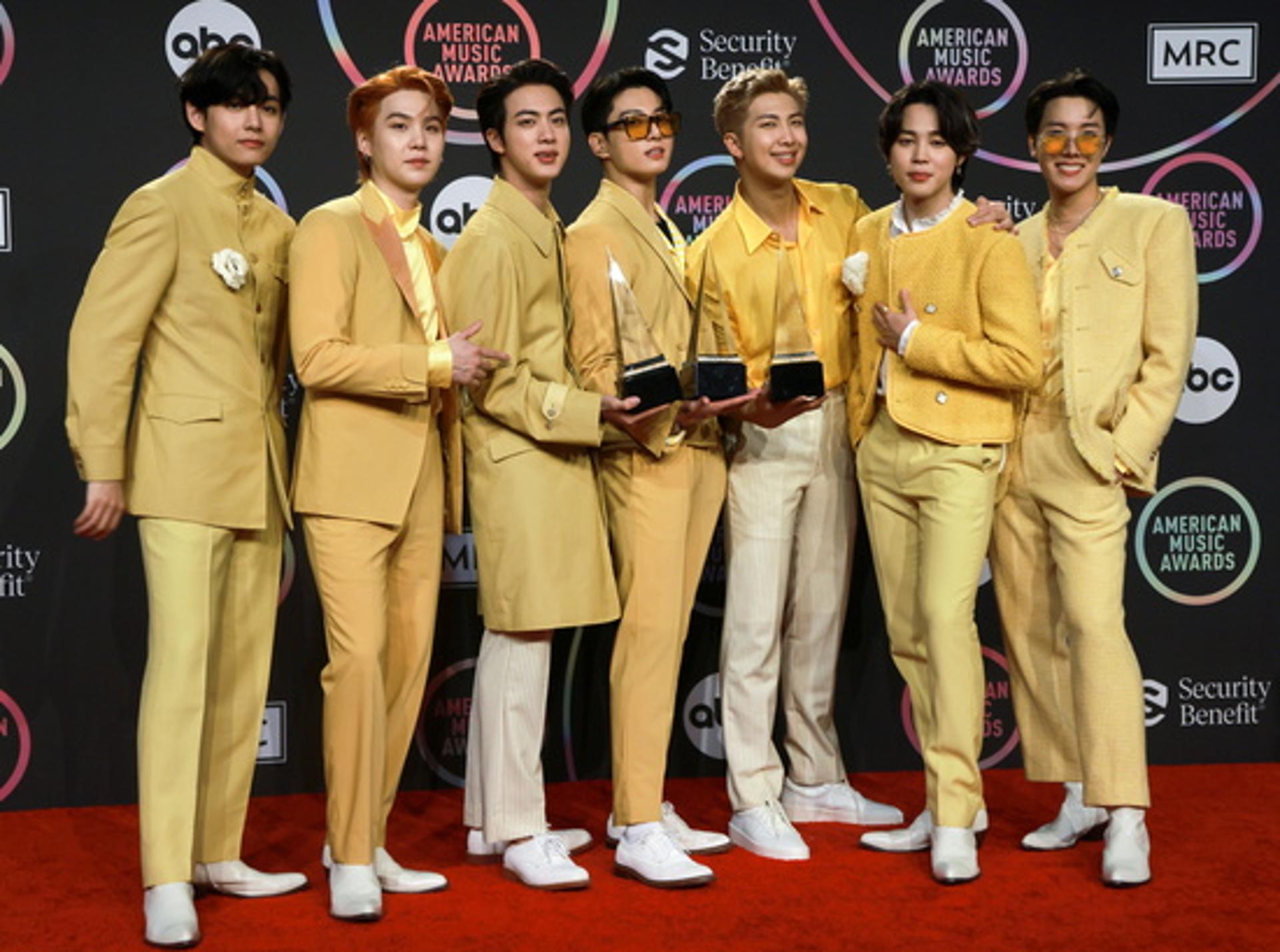 "저희도 자긍심 느낀다"… 방탄소년단, 문 대통령 축하에 화답