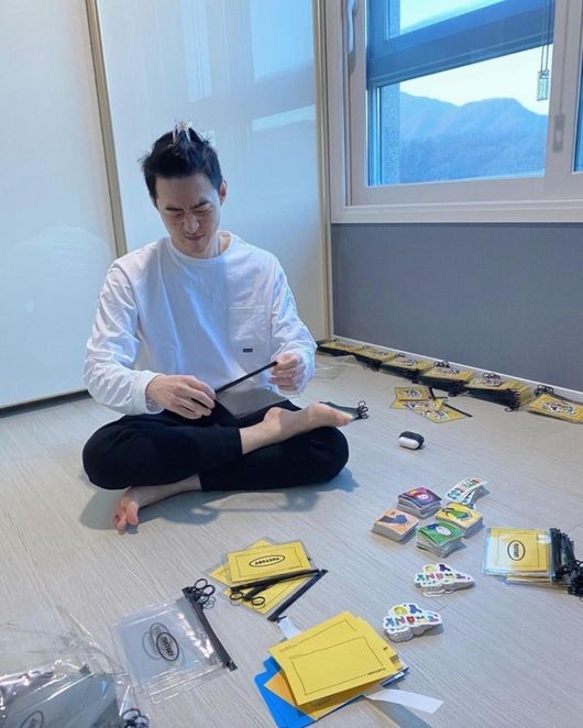 "행복해"… '대마초 혐의' 박유천 동생 박유환, 판박이 행보