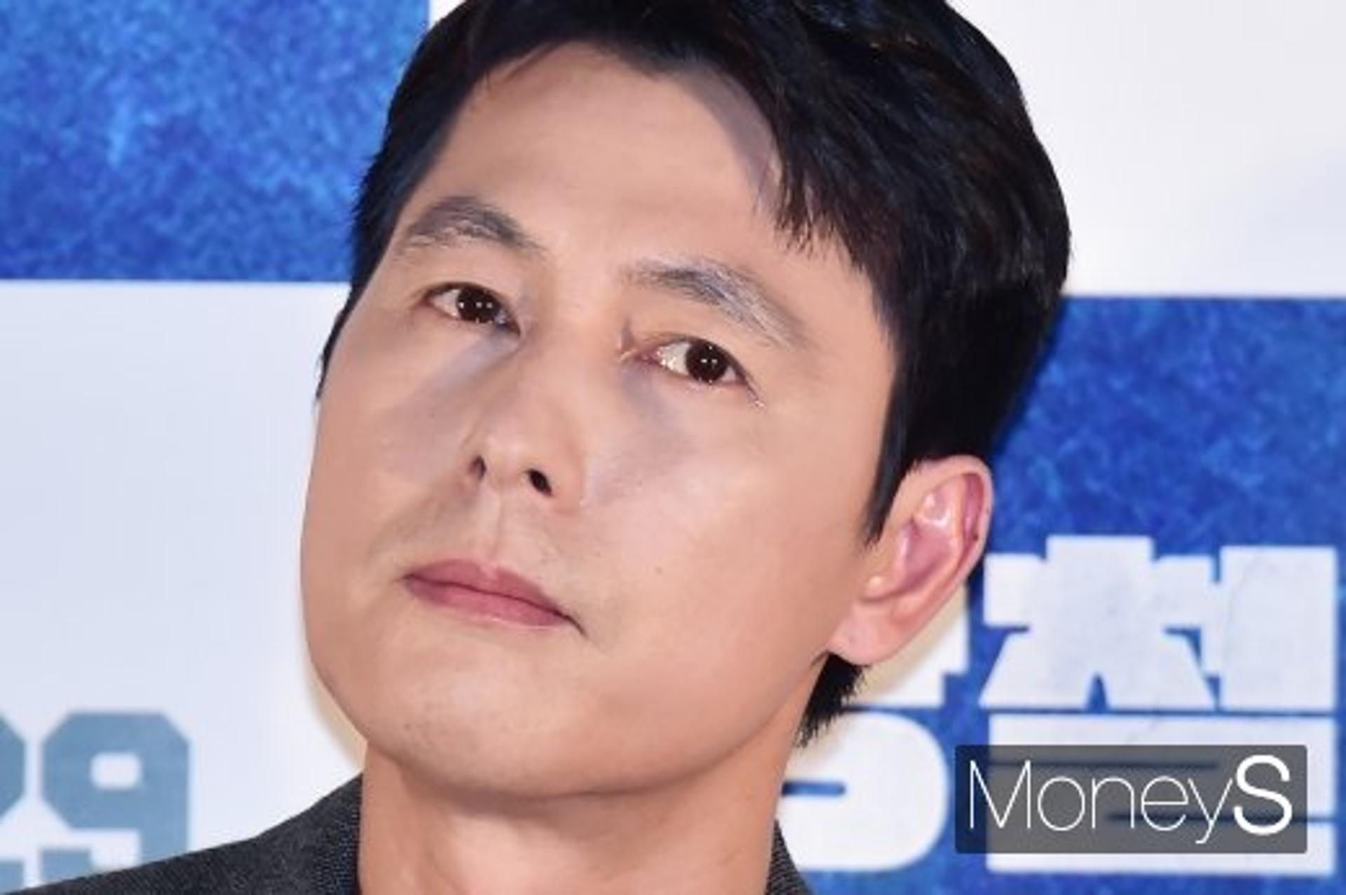 정우성 백신 맞고도 '확진' 돌파감염?… 이정재 '음성'