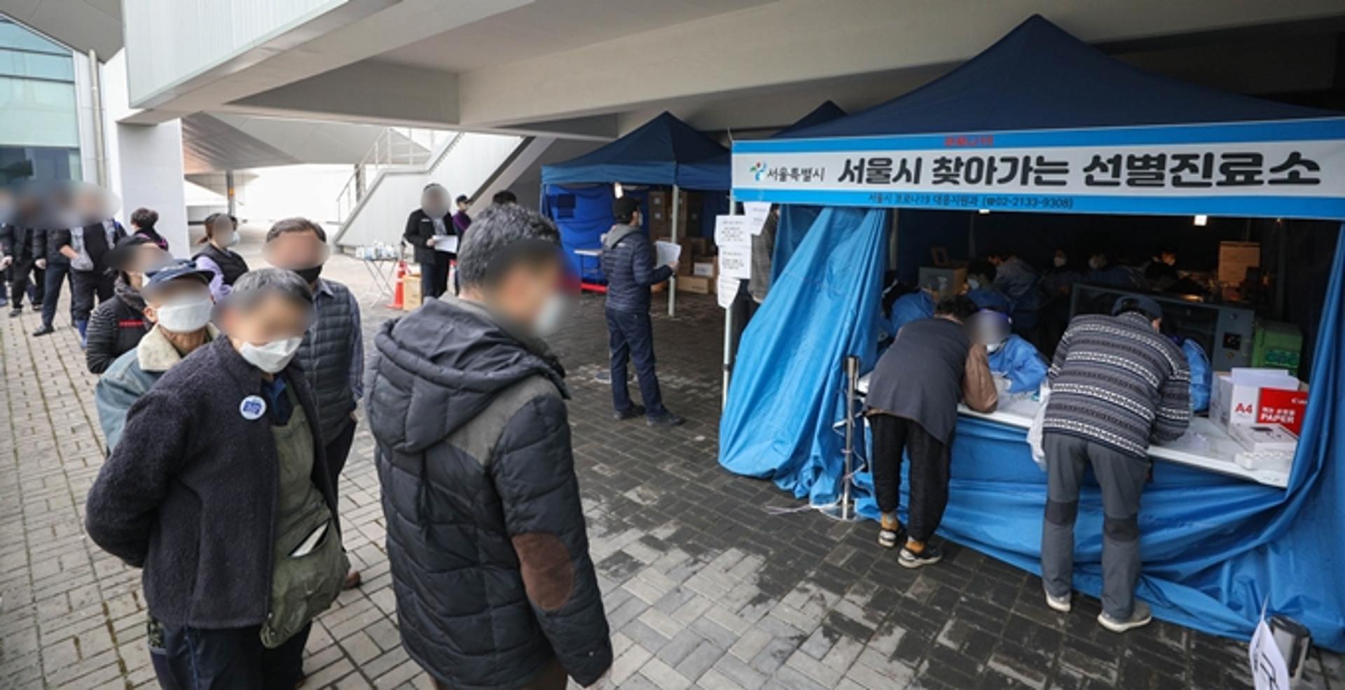 '거세진 확산세'… 코로나 신규 확진자, 사상 첫 5000명대?