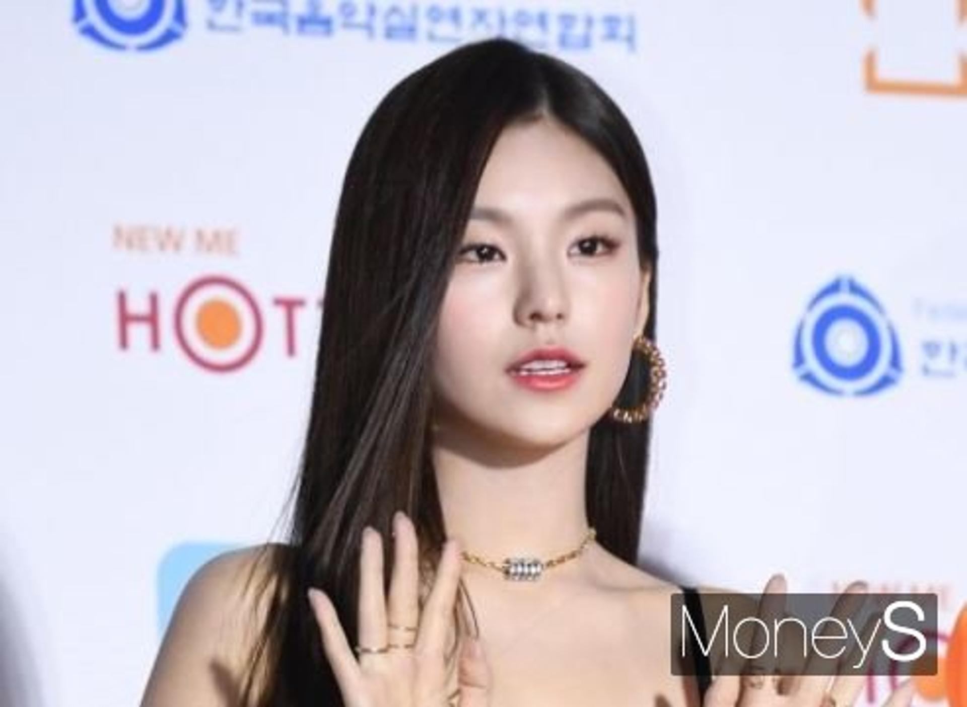 있지(ITZY) 예지, '2021 AAA' 불참… "허리부상, 회복 전념"