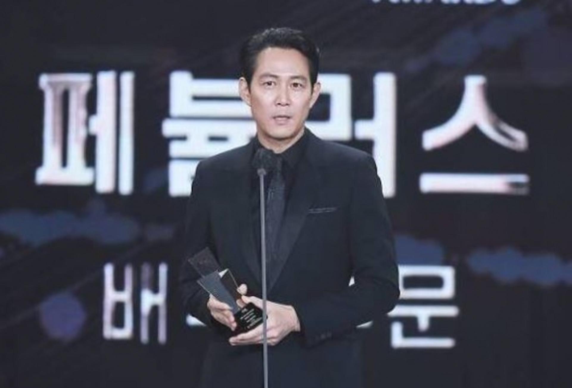 [2021 AAA] 3관왕 '올해의 배우' 이정재 대상 "'오징어게임' 성공 기적"