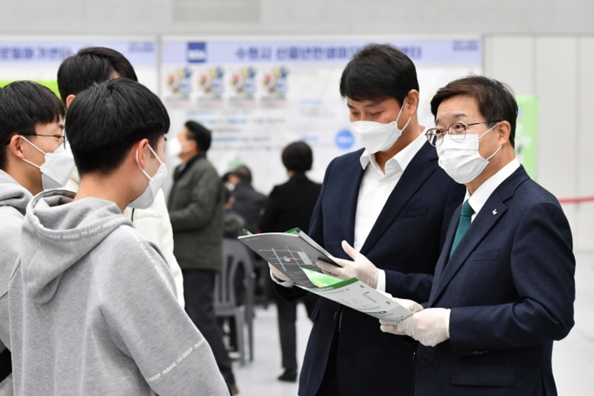 '2021 수원시 일자리박람회'서 102명이 일자리 찾아