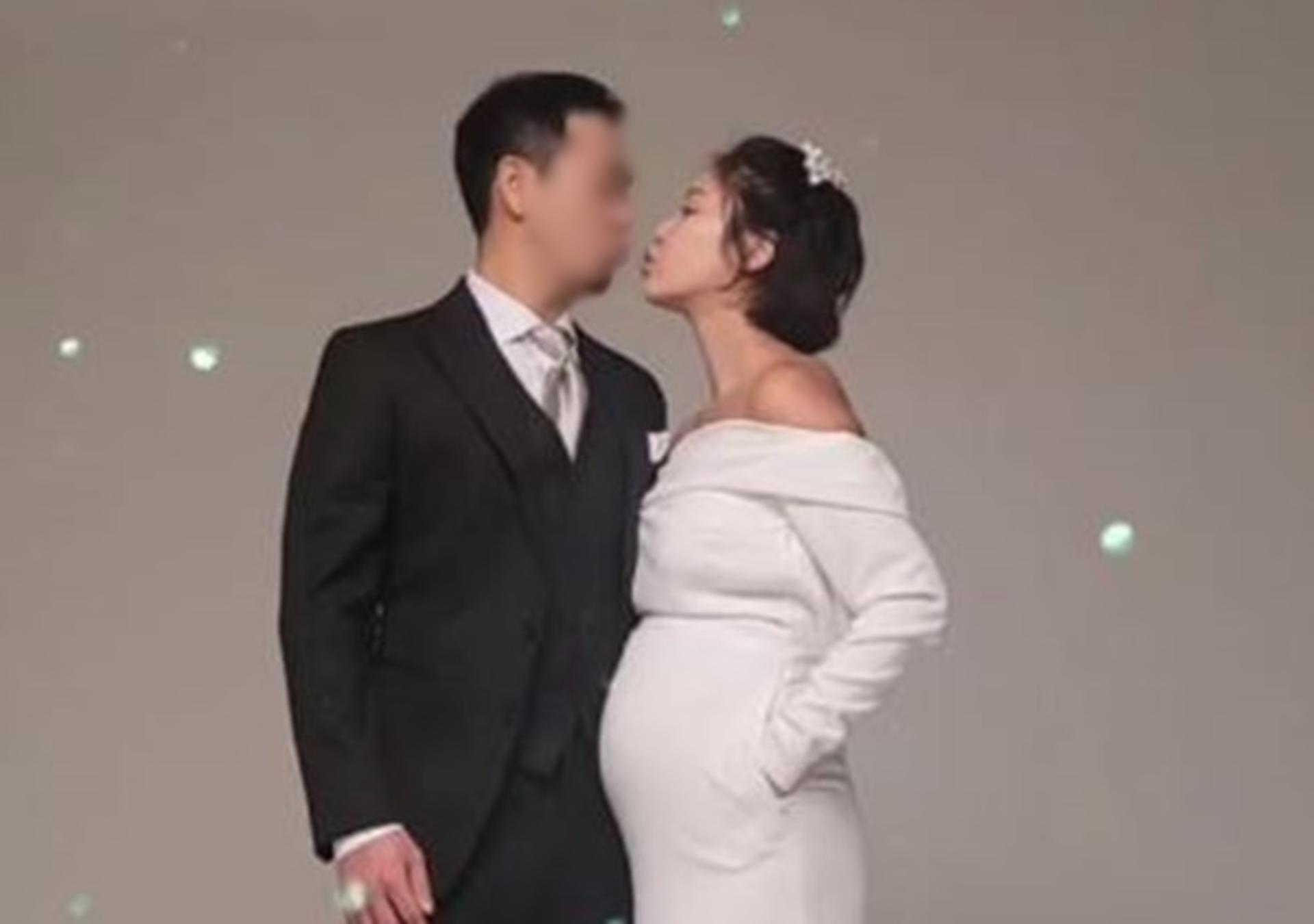 '둘째 임신' 황정음 만삭촬영… ♥이영돈에 입술 쭉