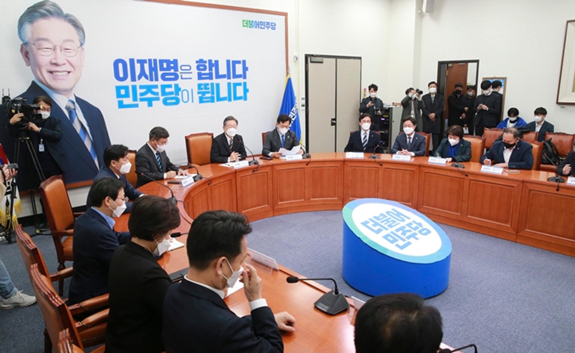 "실효성 있는 대책으로 국민 불안 해소"… 민주당, 코로나 상황실 신설
