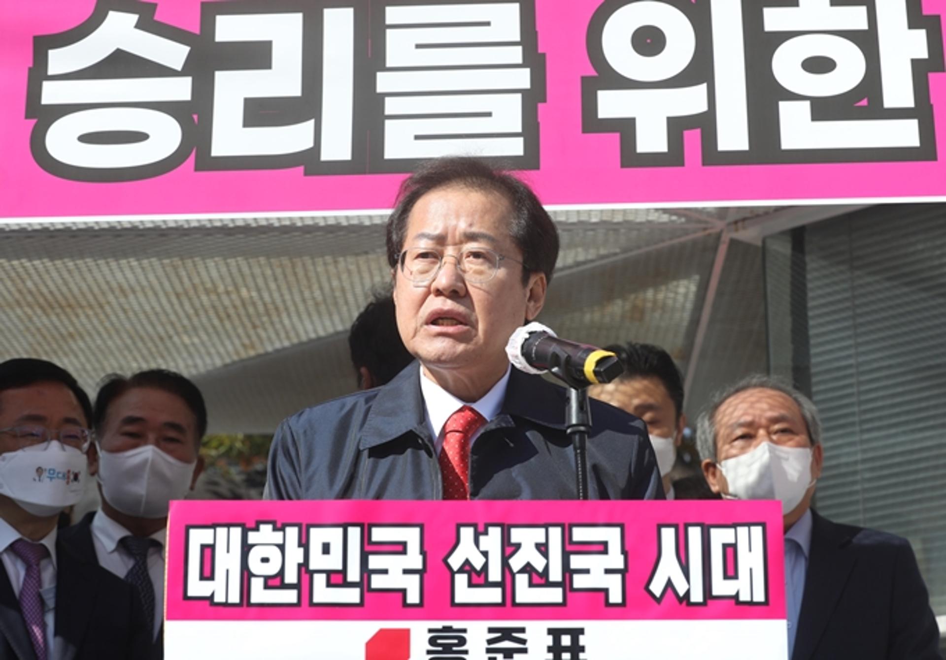 "젊은이들은 바보가 아니다"… 홍준표, 이재명·윤석열 청년 행보 비판