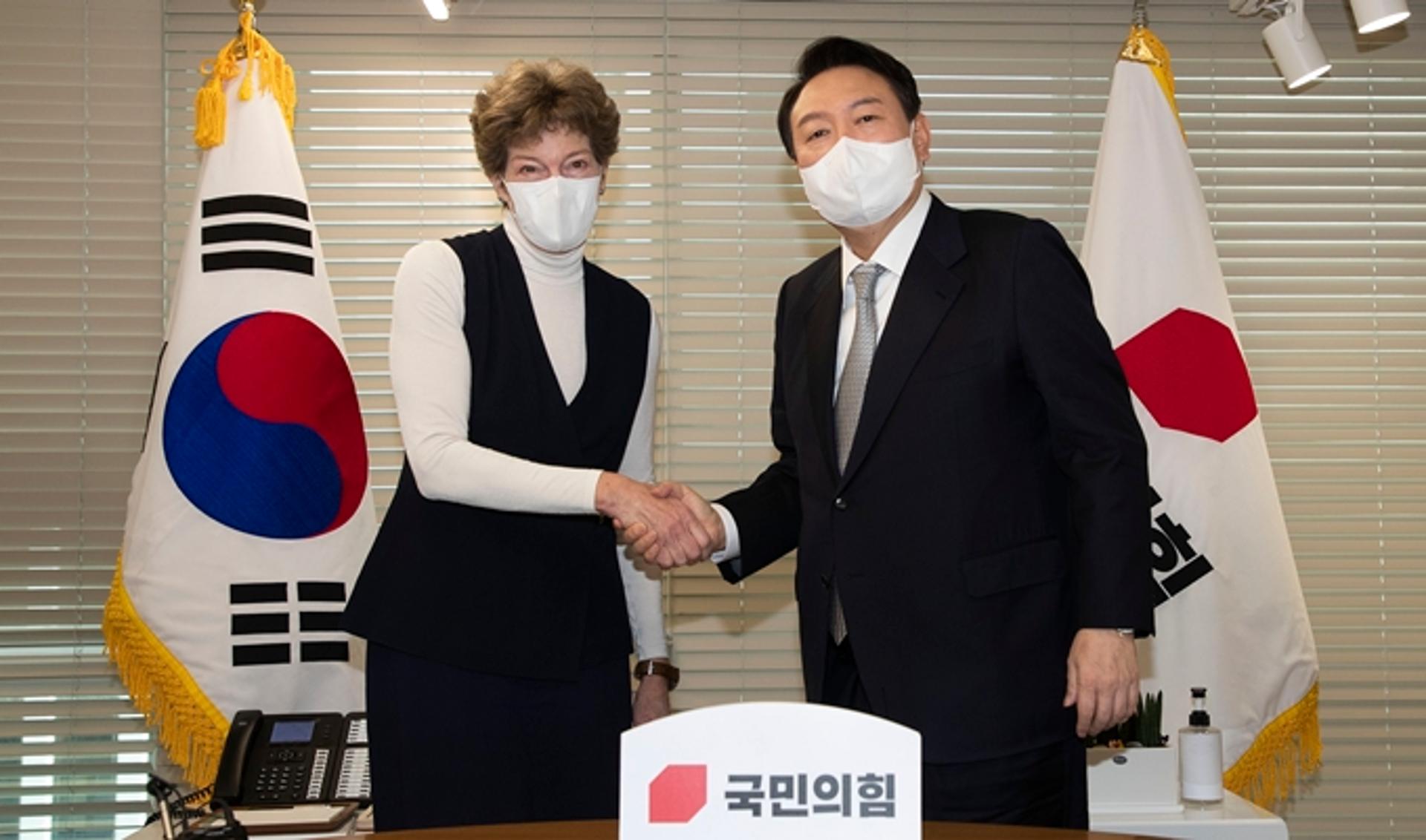 윤석열, 전 주한 미국대사 접견… "한·미, 여러 위협에도 관계 유지"