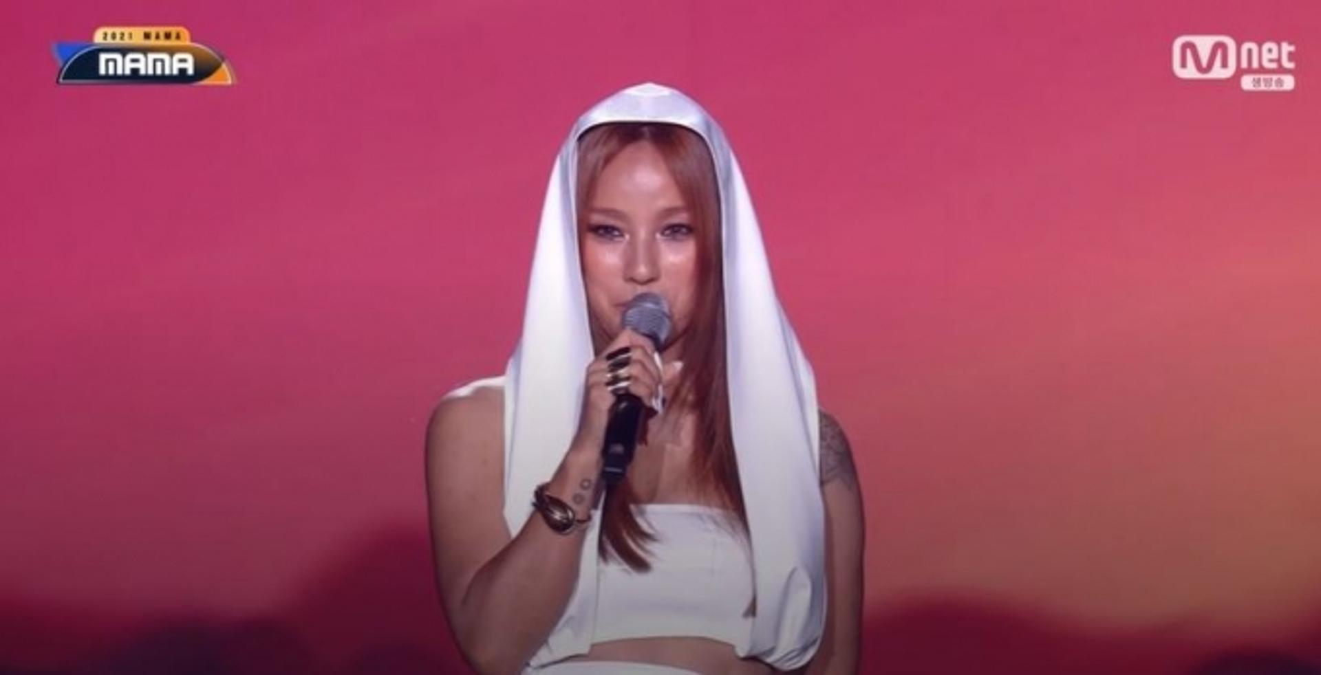 [2021 MAMA] 이효리, 호스트로 첫 등장… "벅차고 설레"