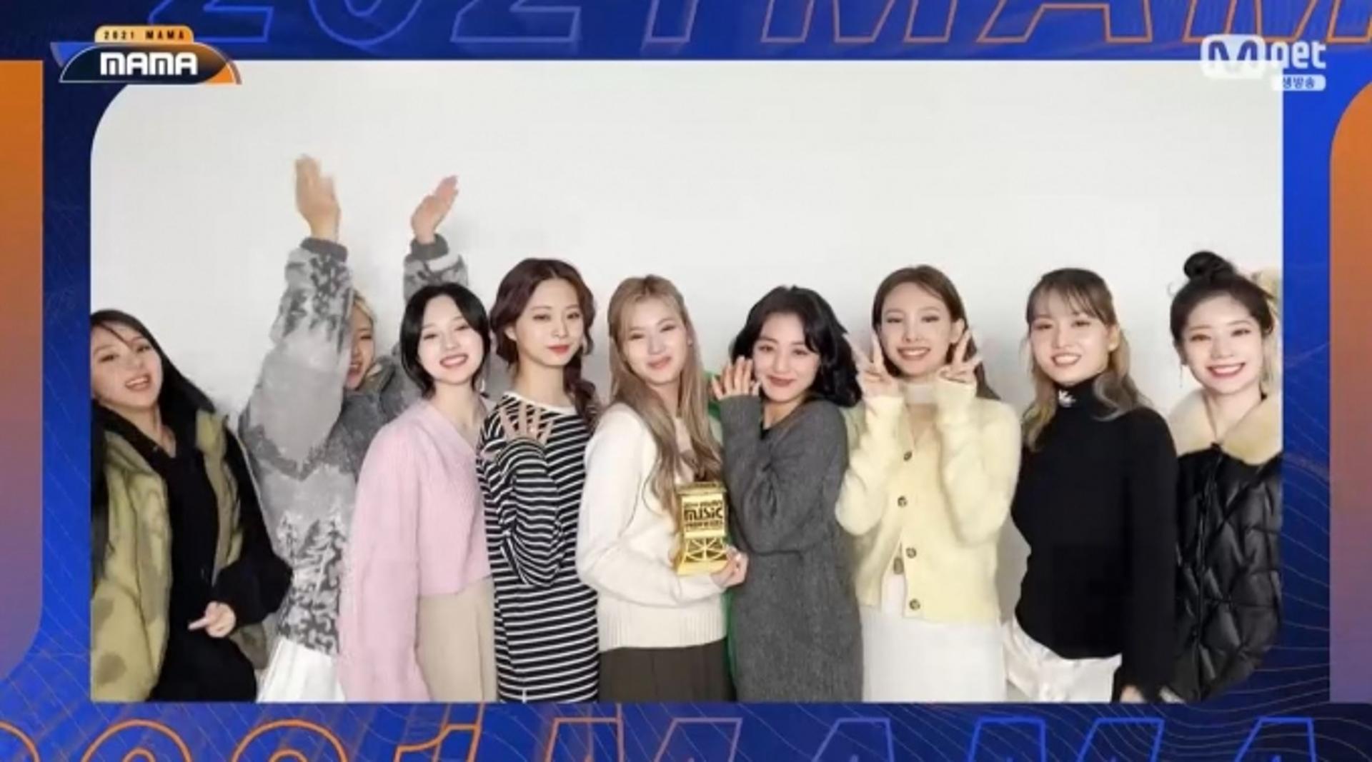 [2021 MAMA] 트와이스, 여자 그룹상 수상 "원스에게 힘 됐으면"