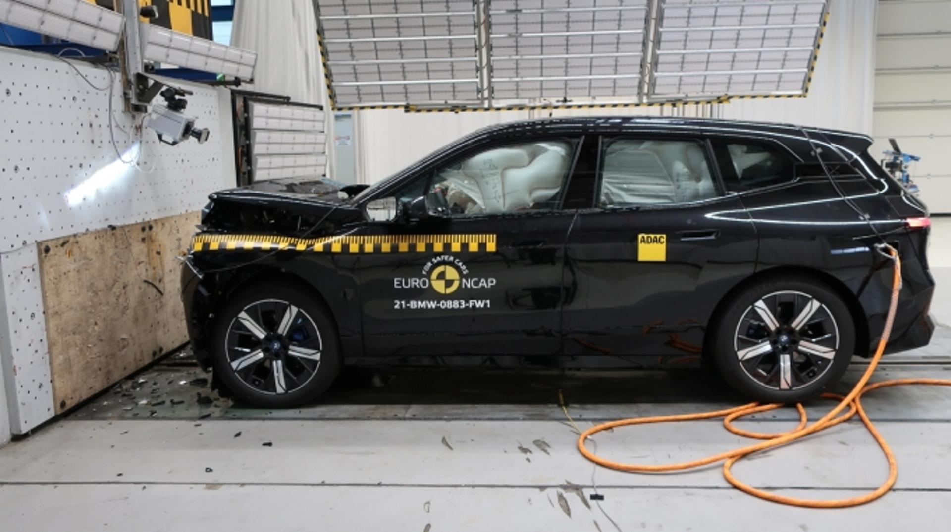BMW iX, 유로 NCAP에서 최고 안전 등급 획득… 탑승객 보호 성능 탁월