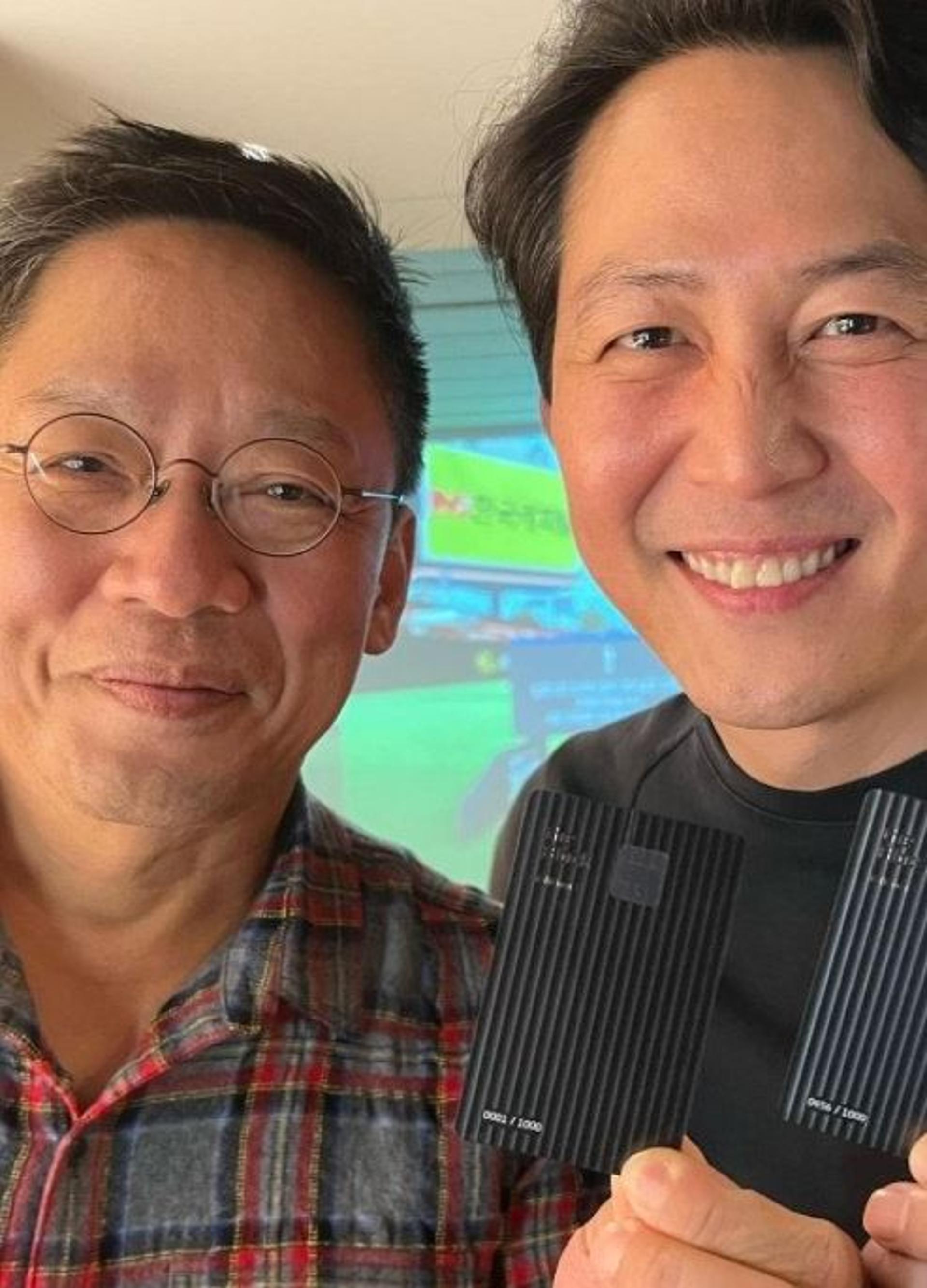 정태영 부회장, 20년 '깐부' 이정재에게 '블랙카드' 선물